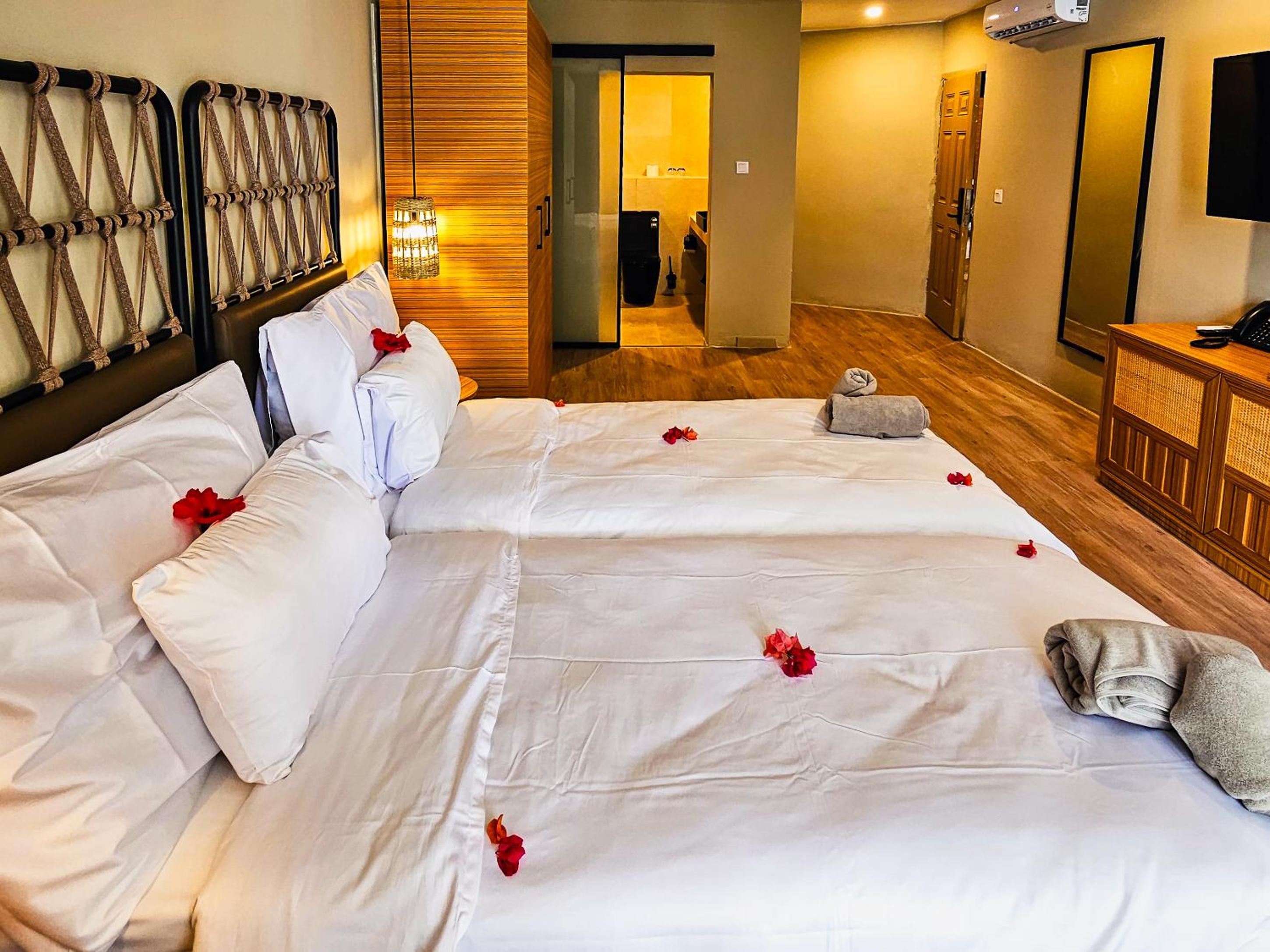 Premium Room Pool View - Photo 1