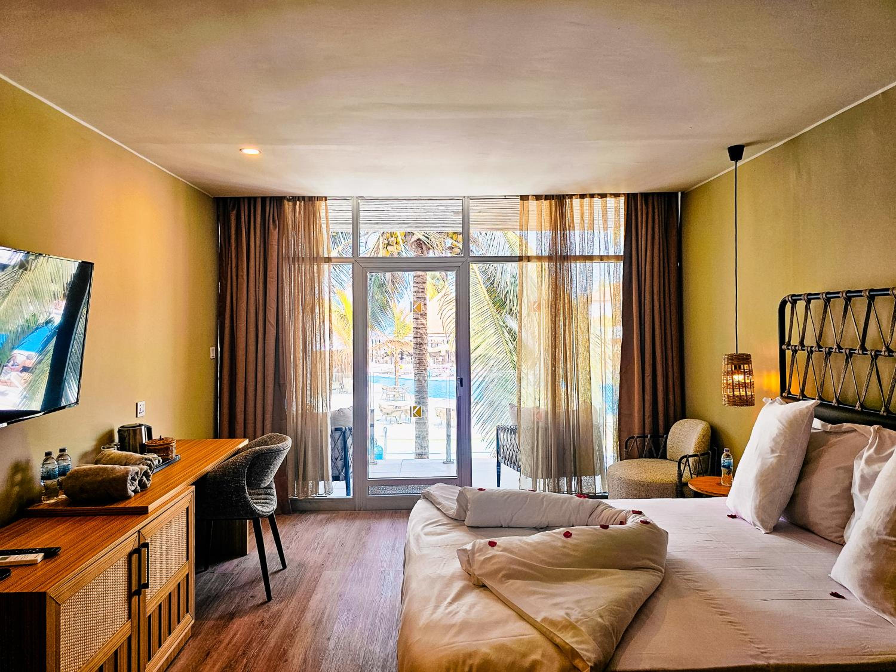 Premium Room Pool View - Photo 8