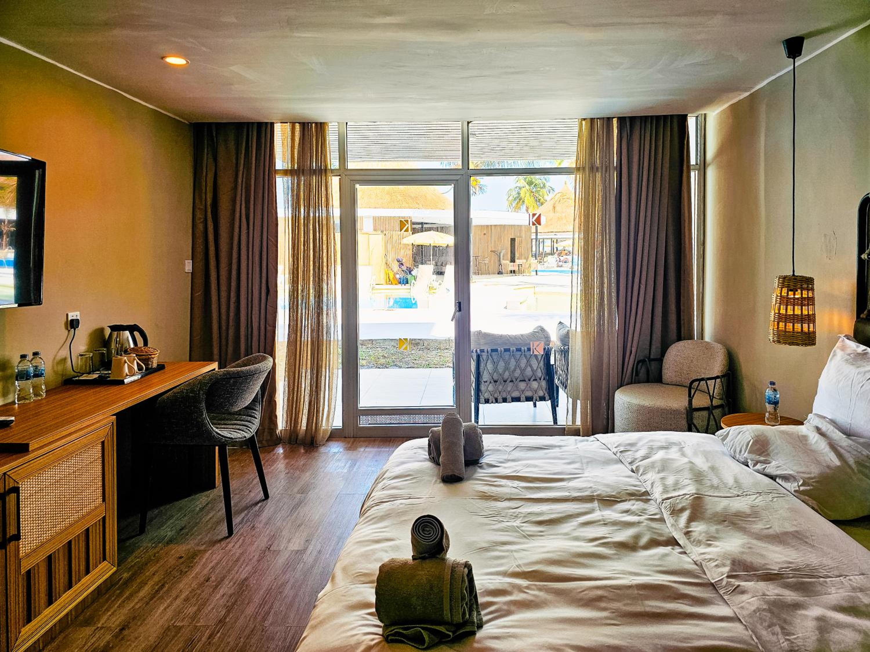 Premium Room Pool View - Photo 7