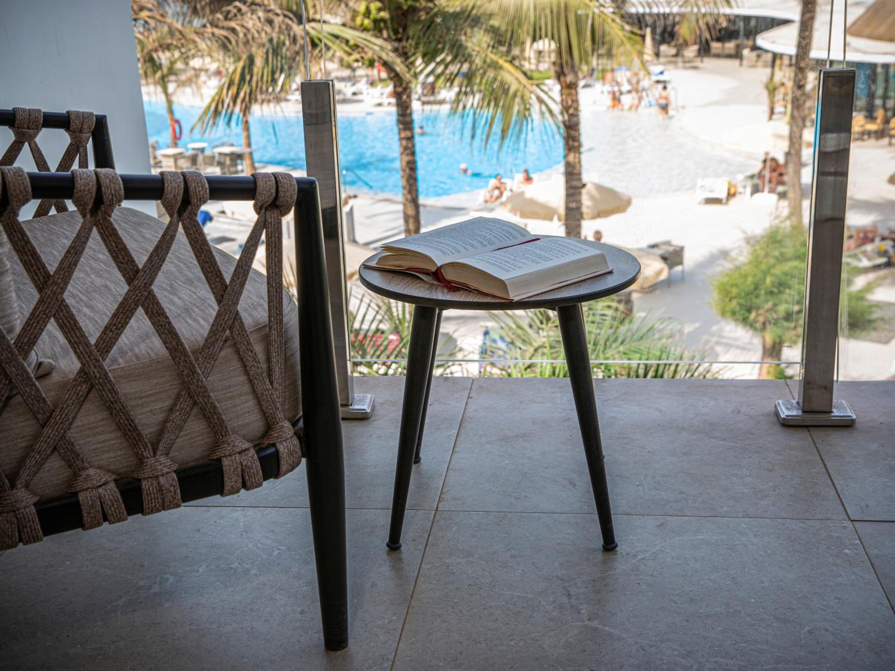 Premium Room Pool View - Photo 5