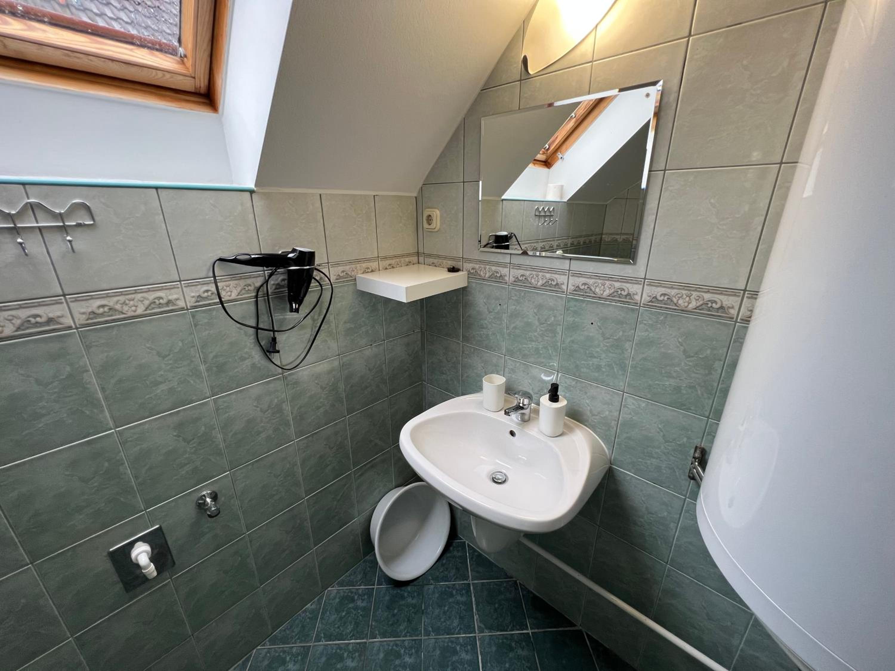 Classic One-Bedroom Apartment with King Bed photo 2