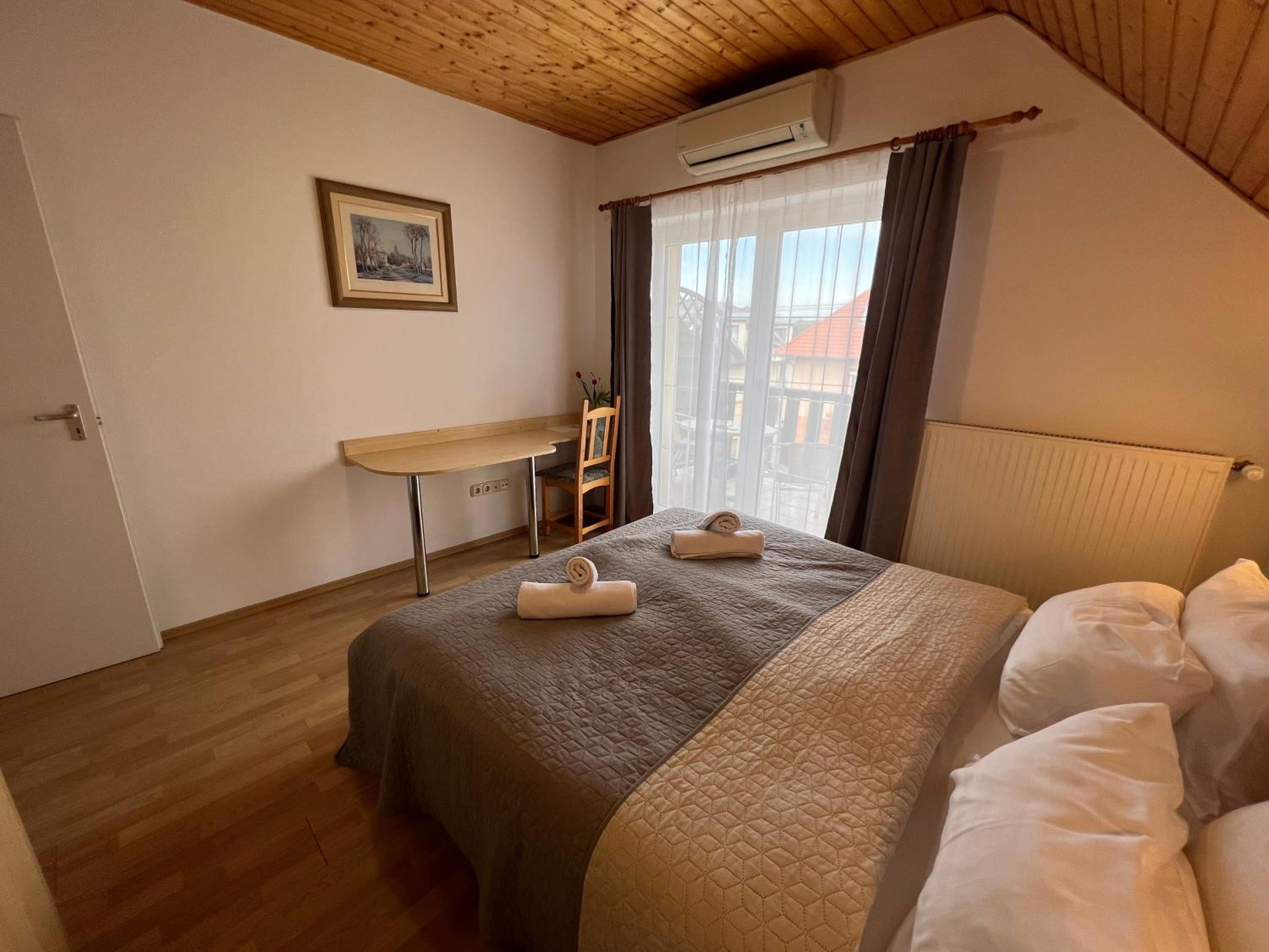 Classic One-Bedroom Apartment with King Bed photo 3