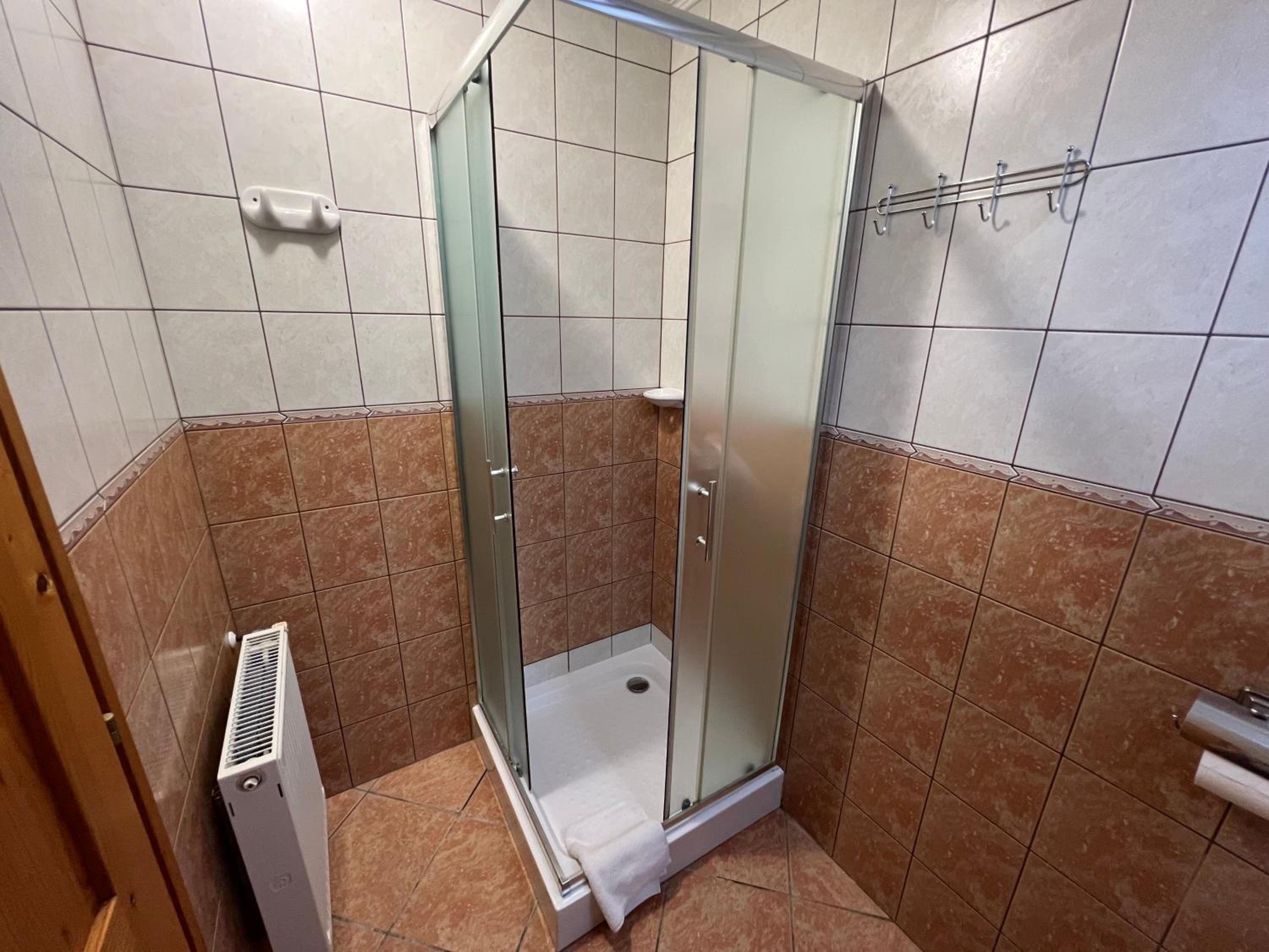 Classic One-Bedroom Apartment with King Bed photo 3