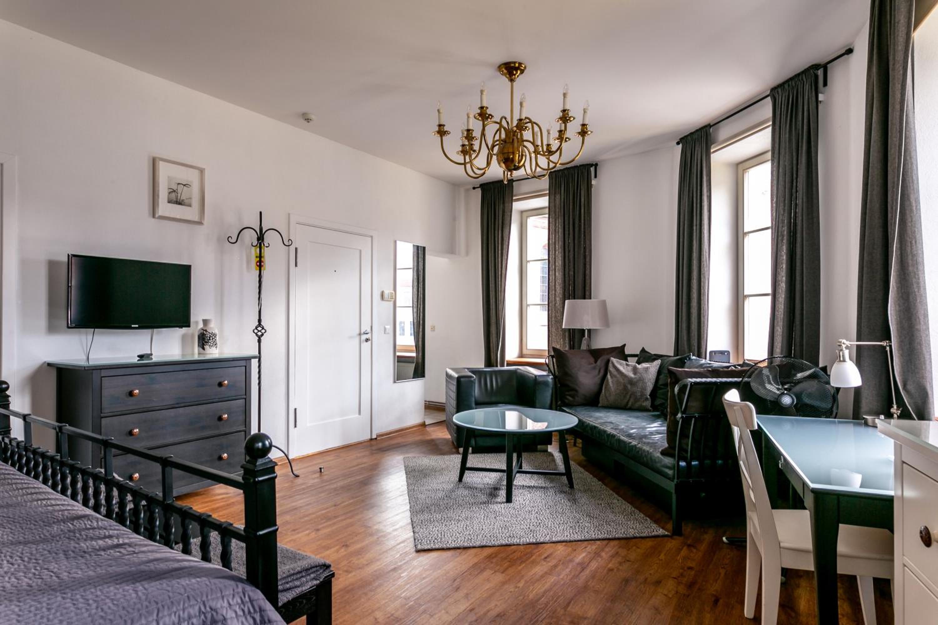 Studio Apartment No 1 with Dome Square View and Extra-Large Bed (One Level Above Ground) photo 2