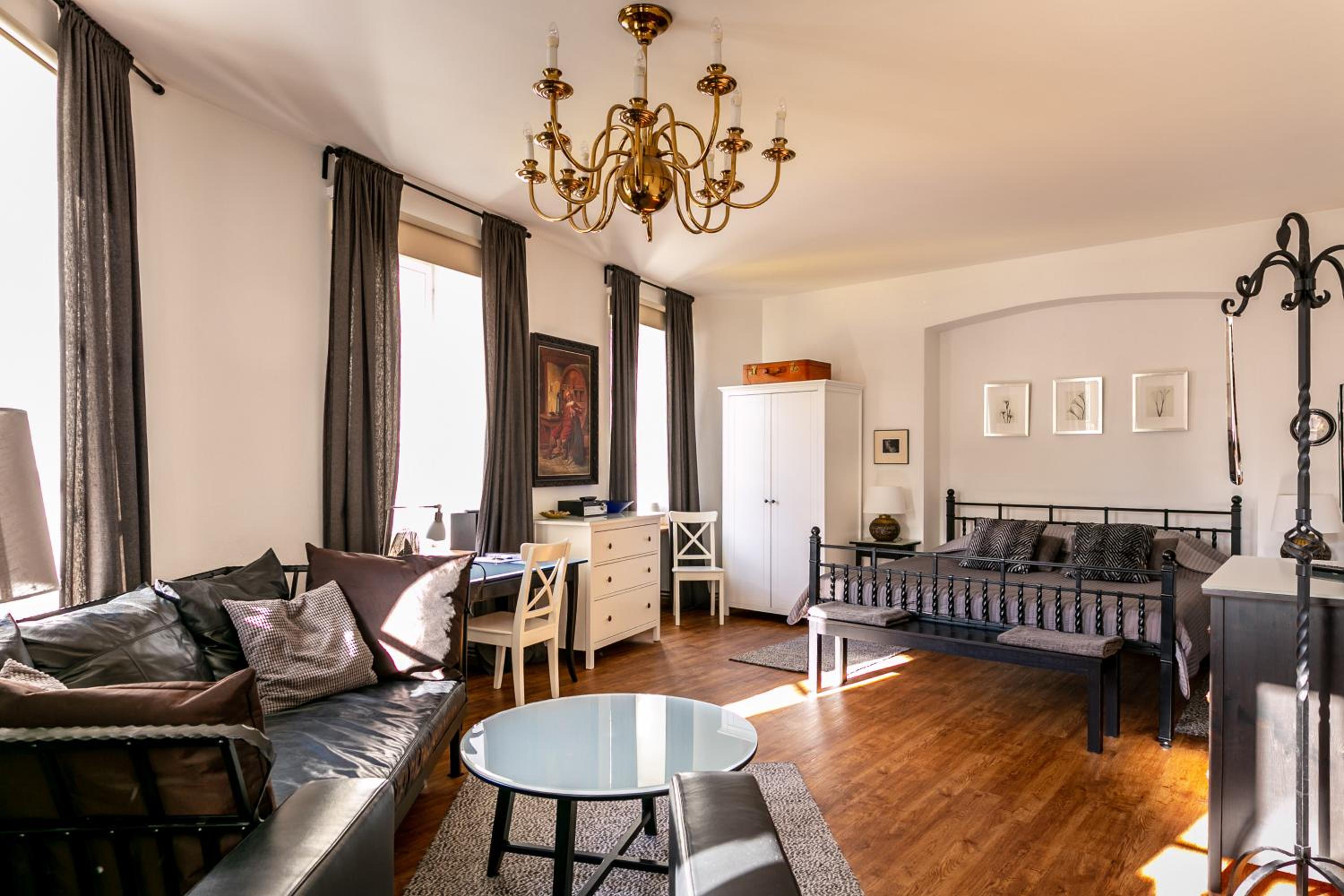 Studio Apartment with King Bed