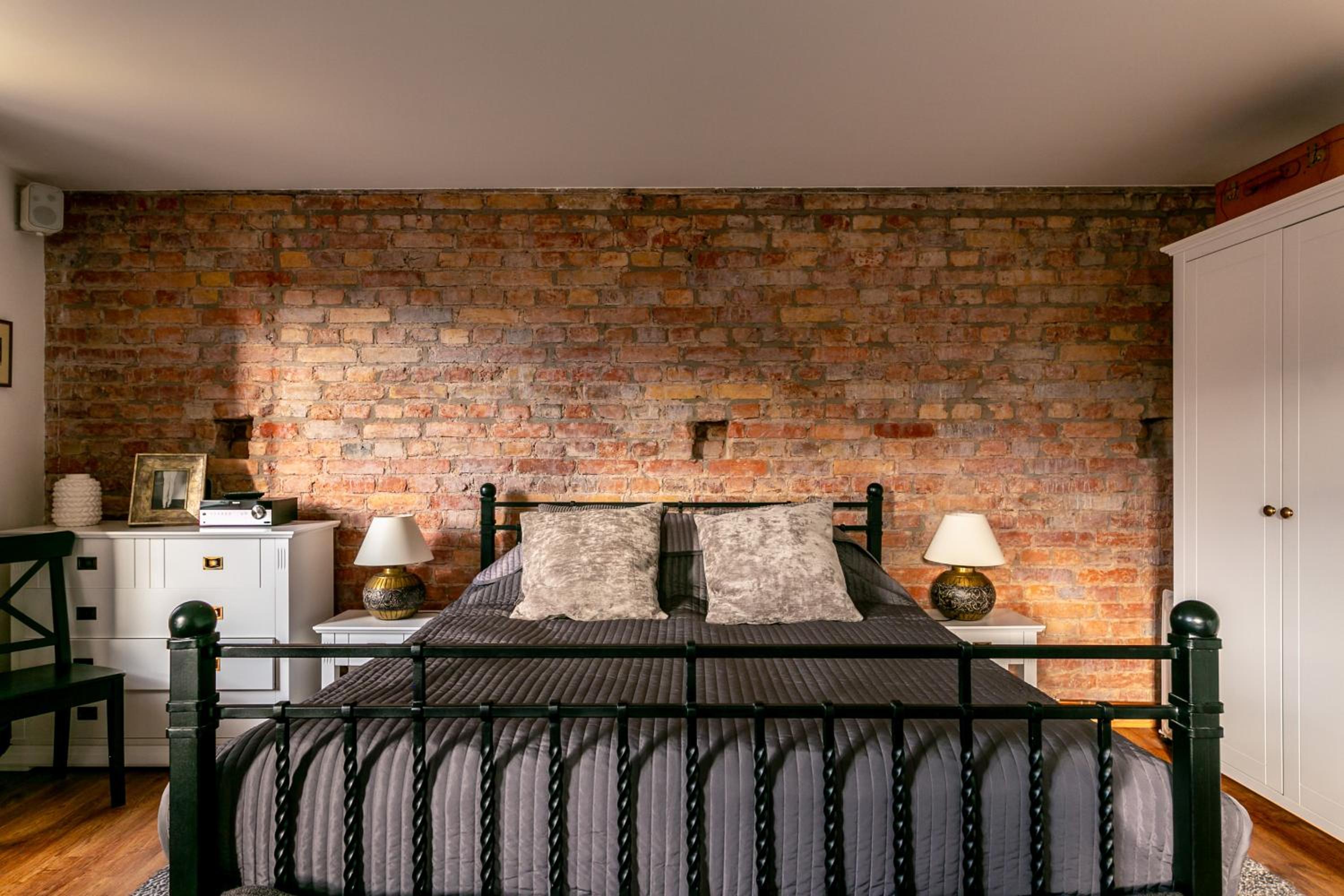  Studio Apartment No 3 with Dome Square View and Extra-Large Bed (Three Levels Above Ground) photo 3