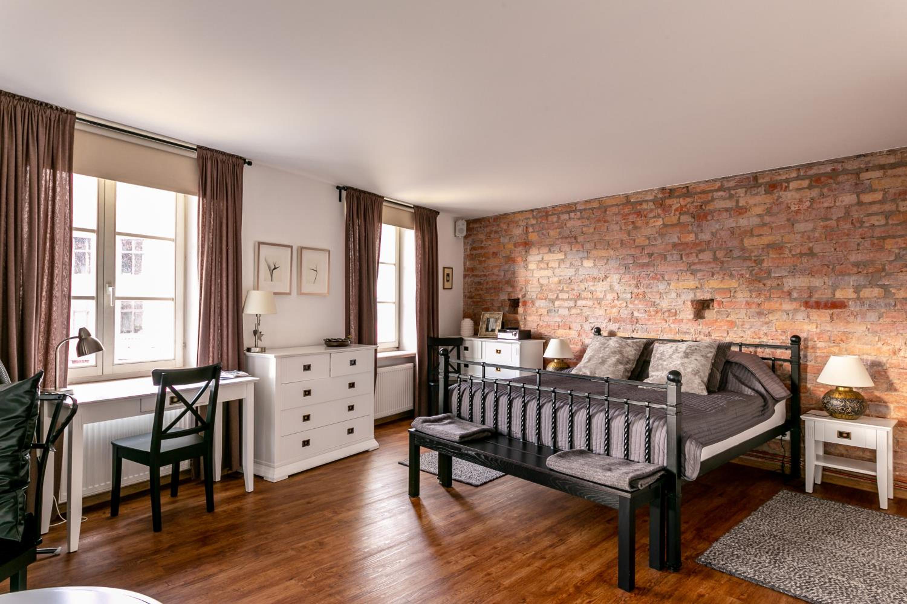  Studio Apartment No 3 with Dome Square View and Extra-Large Bed (Three Levels Above Ground) photo 2