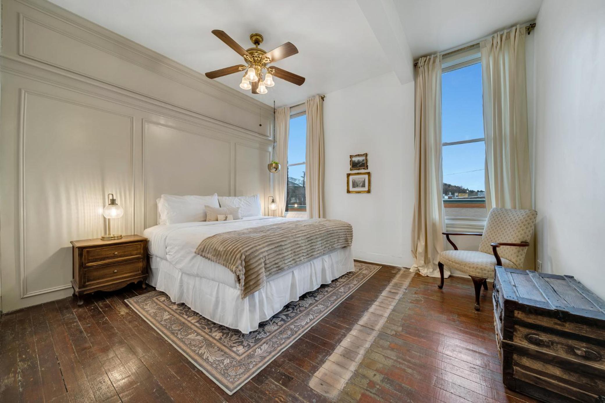 Deluxe King Room