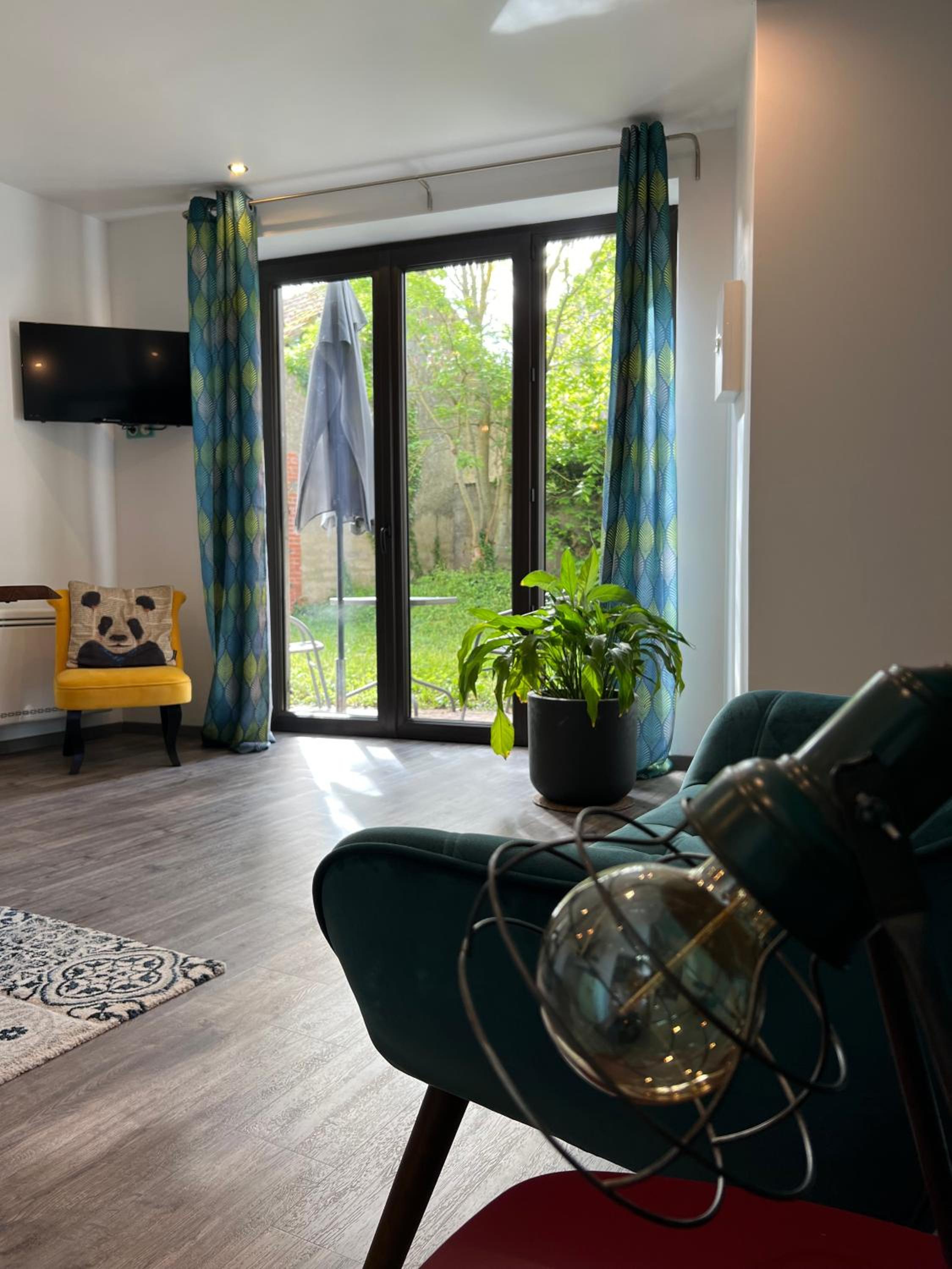 One-Bedroom Apartment - Photo 6