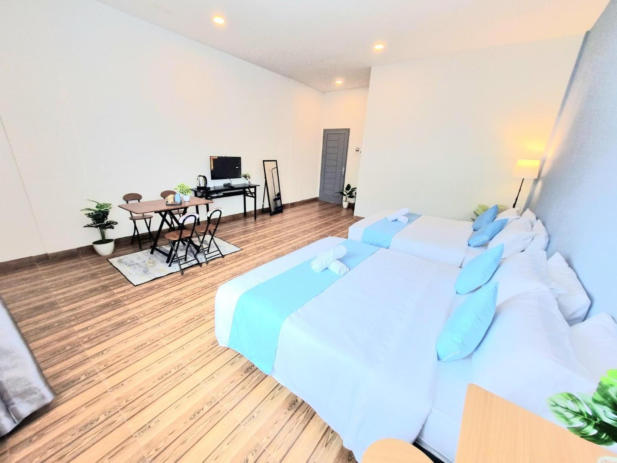 Family Room with Private Bathroom photo 2