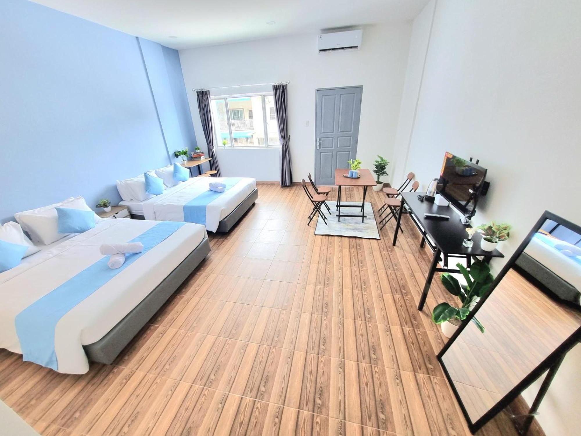 Family Room with Private Bathroom photo 3