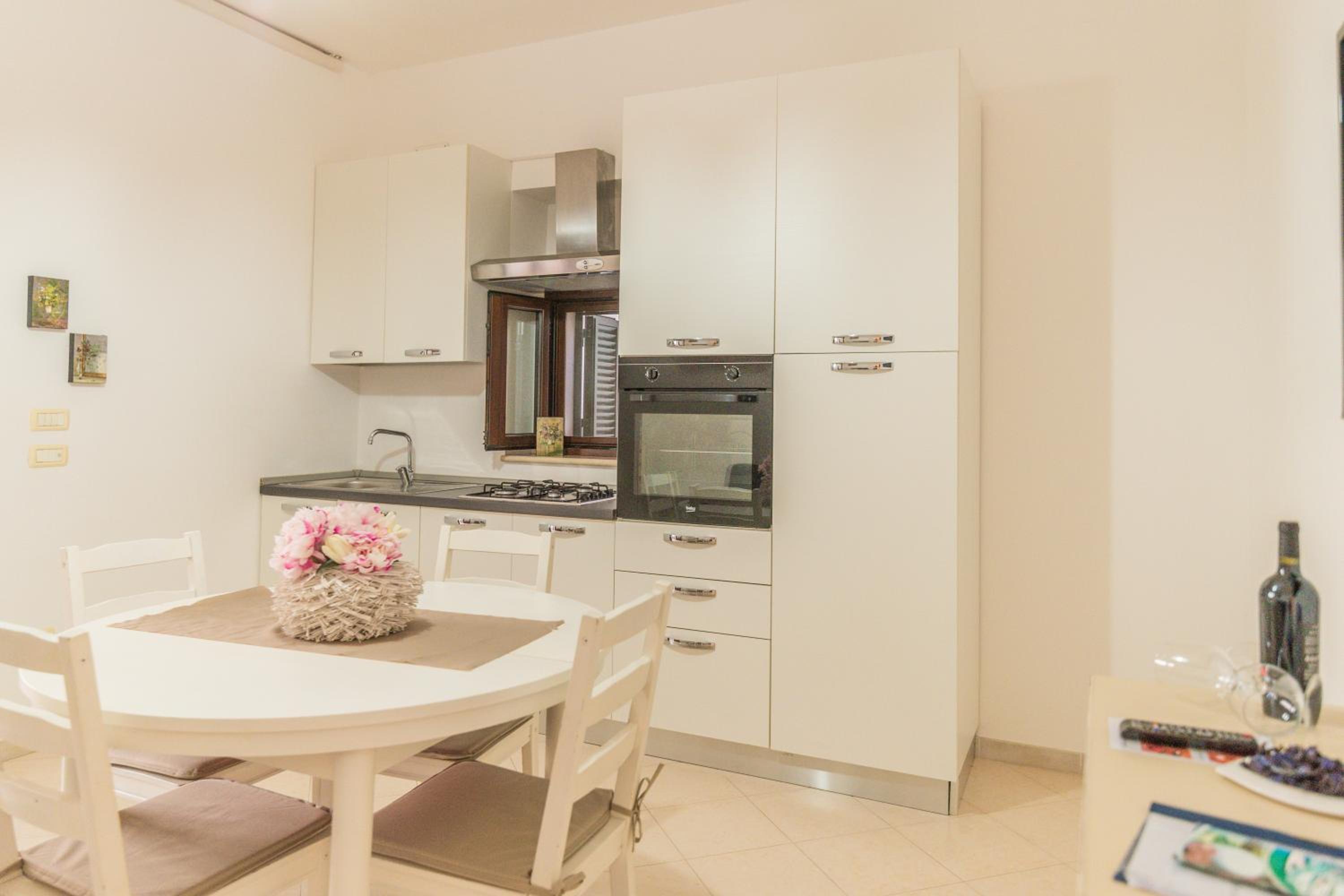 Deluxe Double Room with Shower - Photo 8