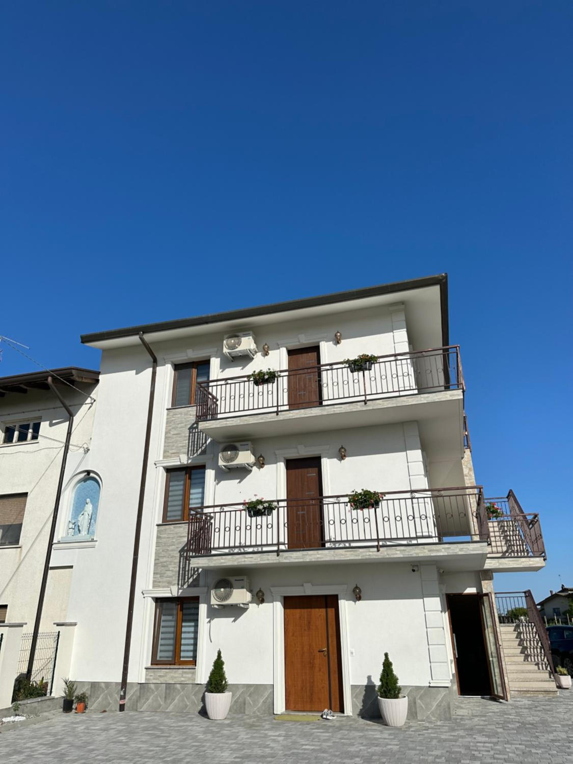 Apartment with Balcony photo 2