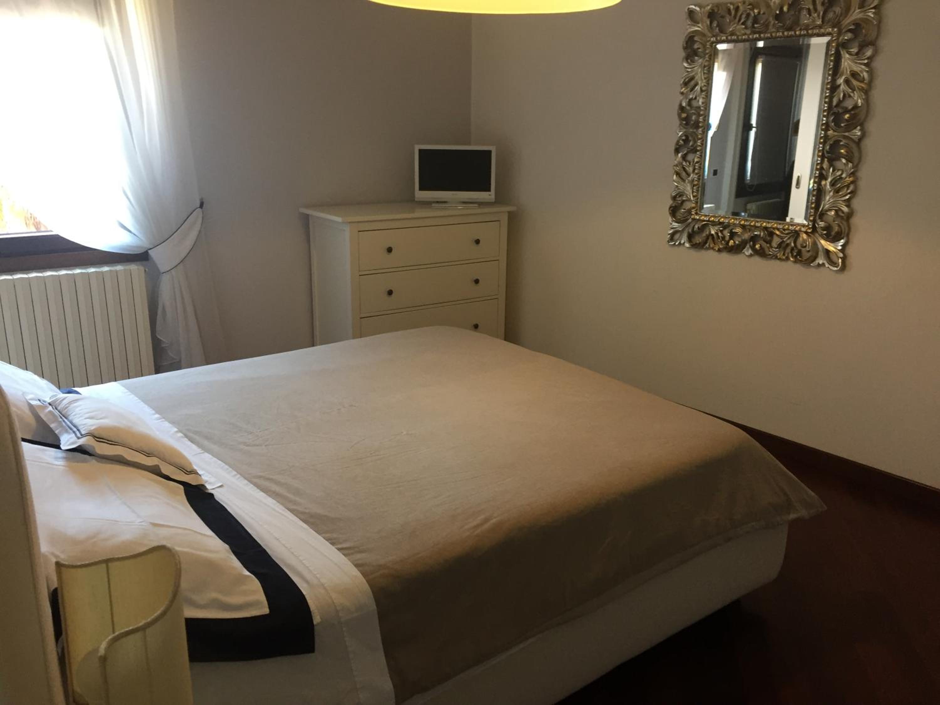 Two-Bedroom Deluxe Apartment with Balcony photo 1
