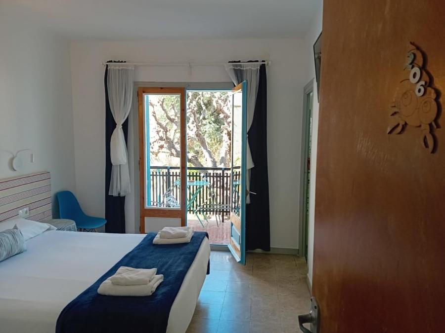 Habitación Doble con Vista a la Piscina