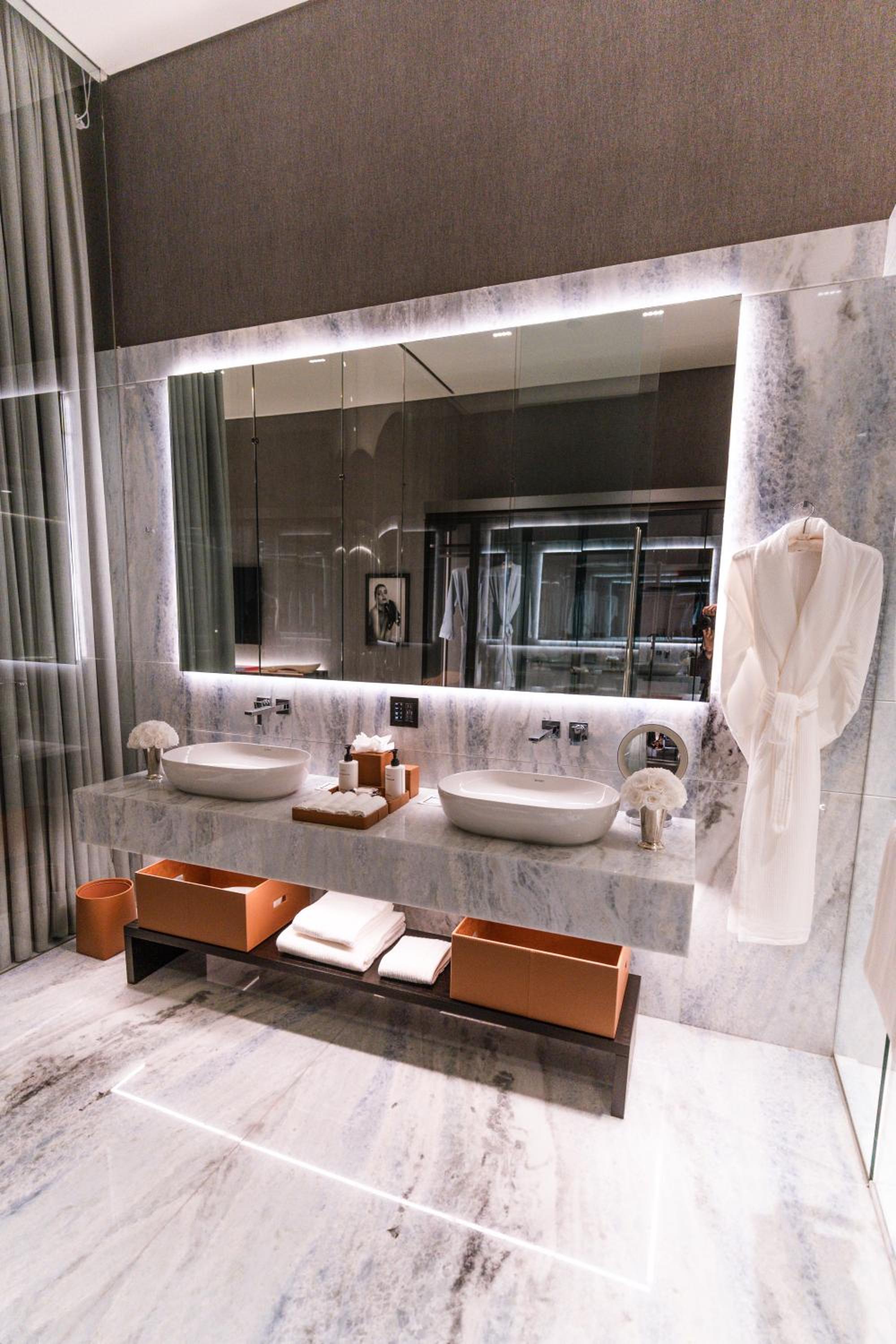 Suite with City View - Photo 4