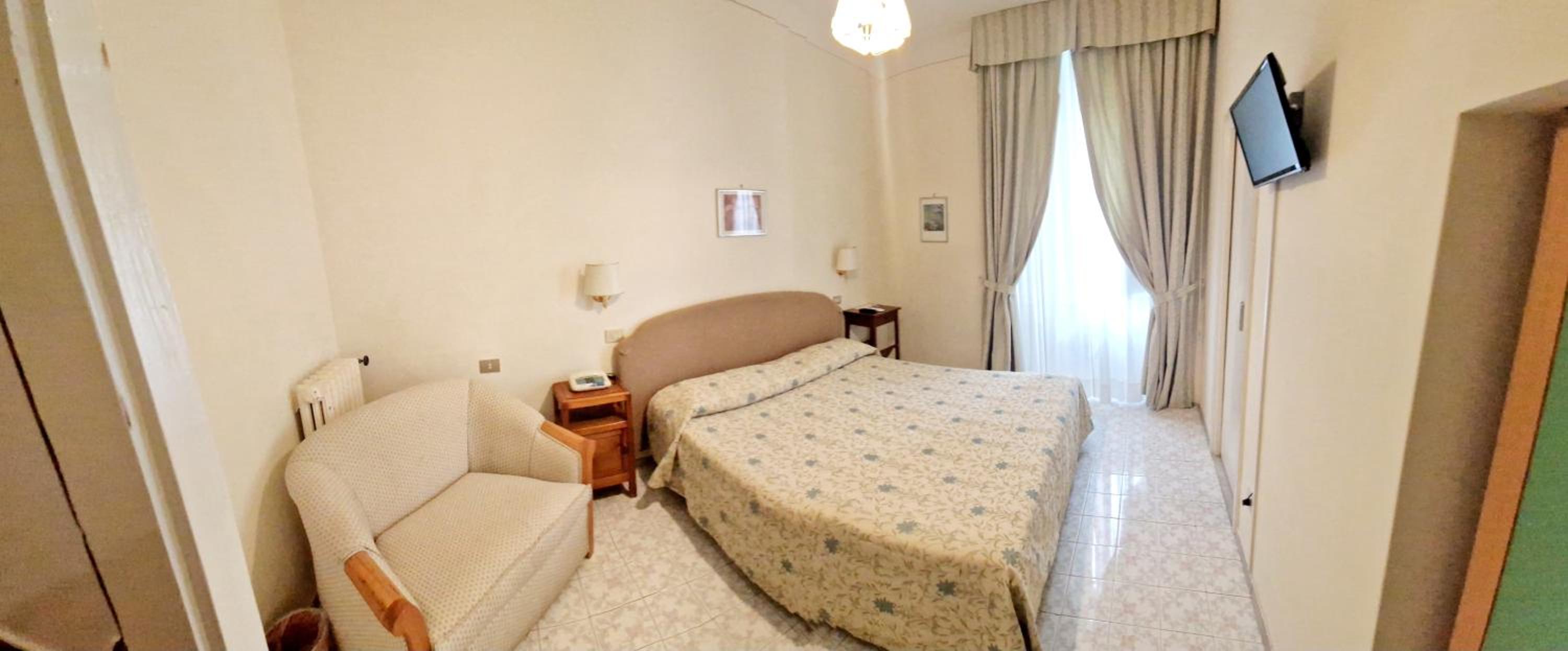 Standard Double Room - Photo 3