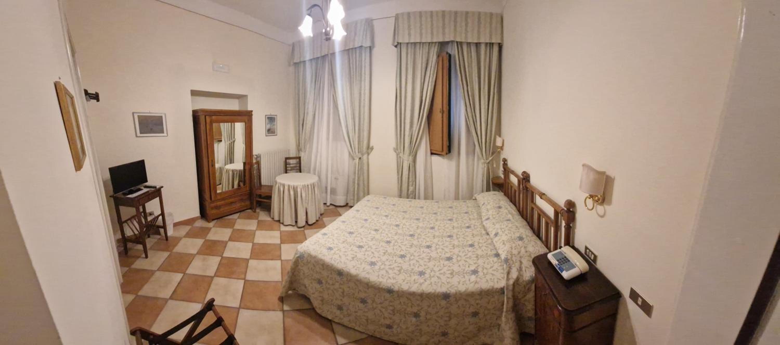 Standard Double Room - Photo 2