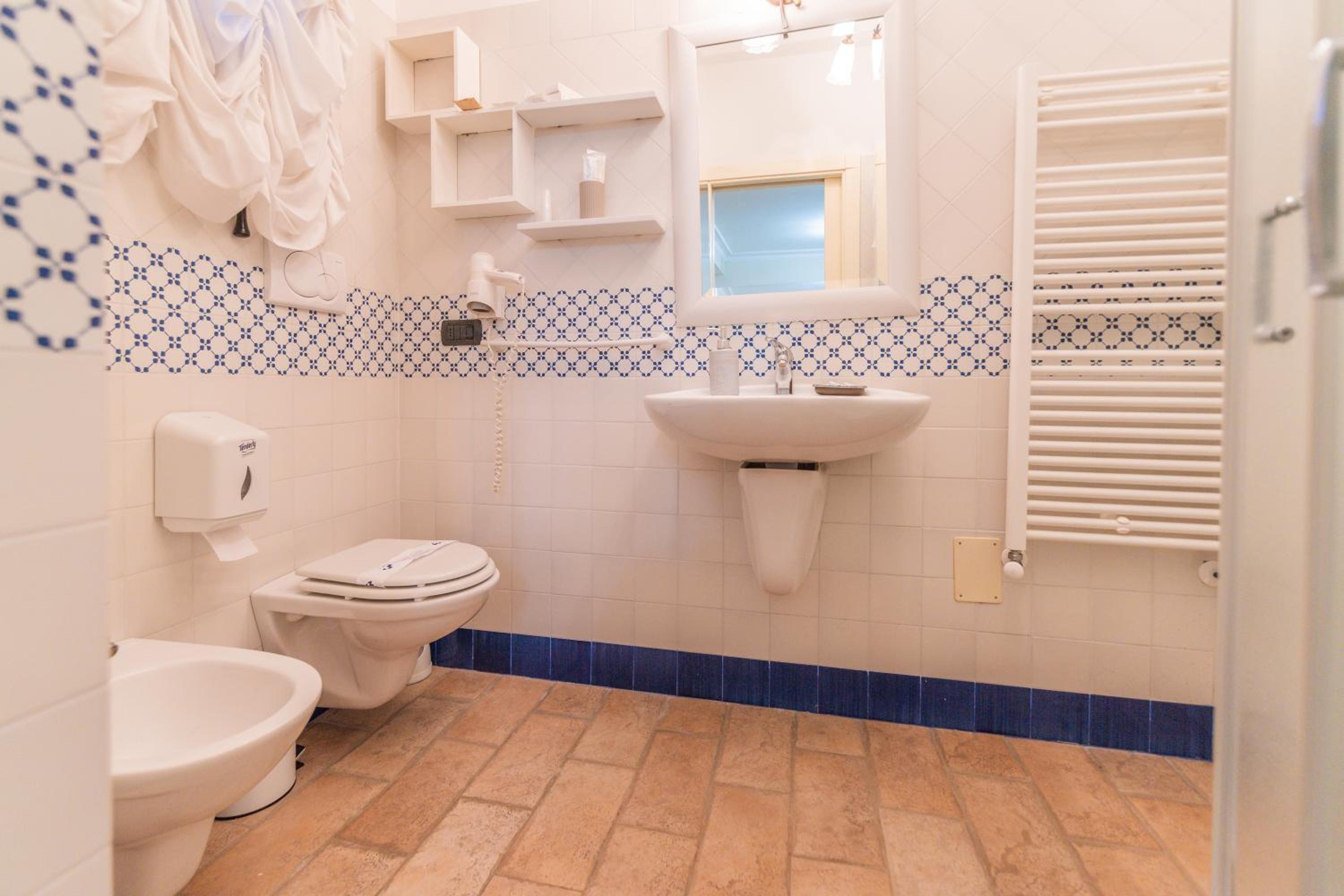 Family Suite - Photo 11