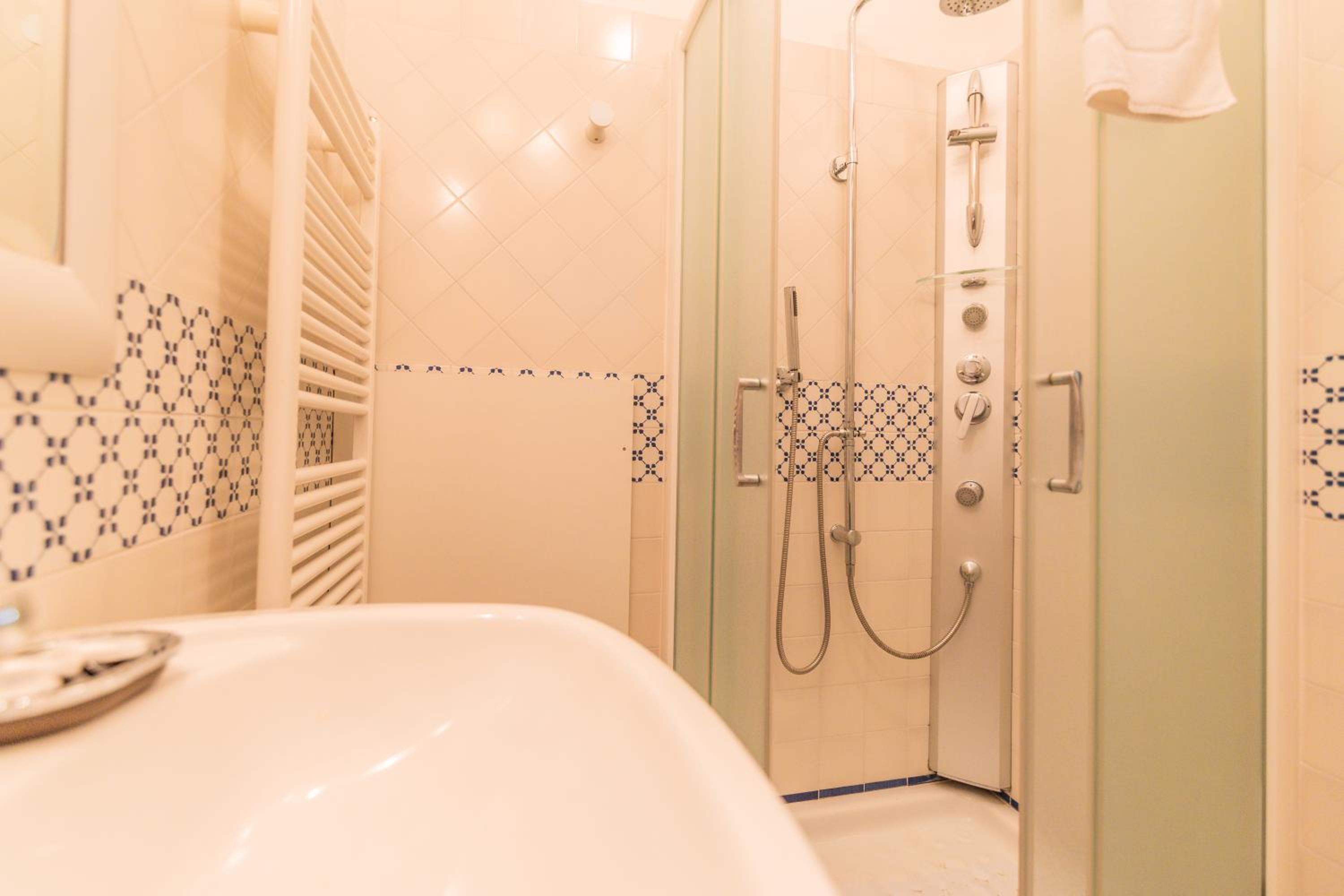 Family Suite - Photo 12