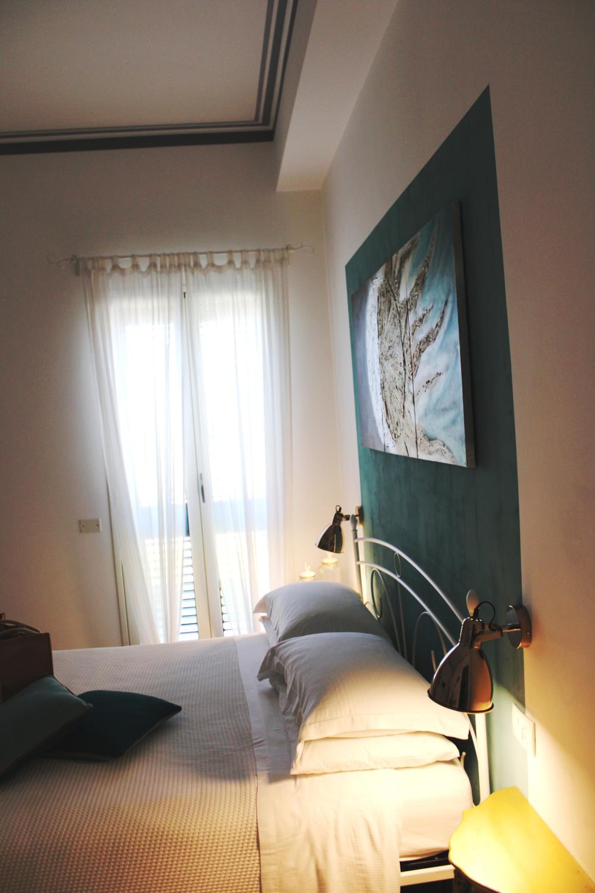 Deluxe Room - Photo 13