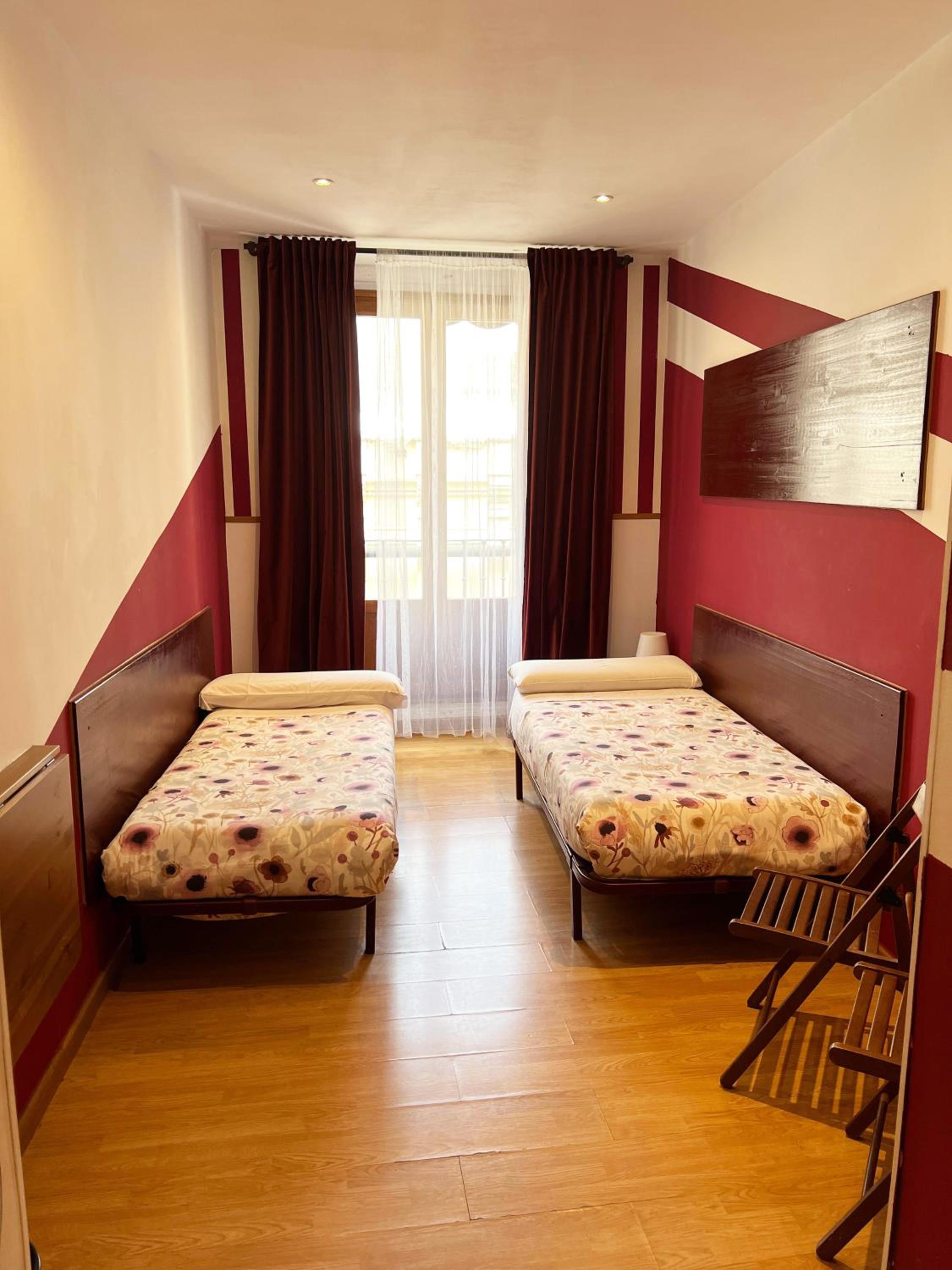 Doble Room with Extra Bed and Shared Bathroom photo 3