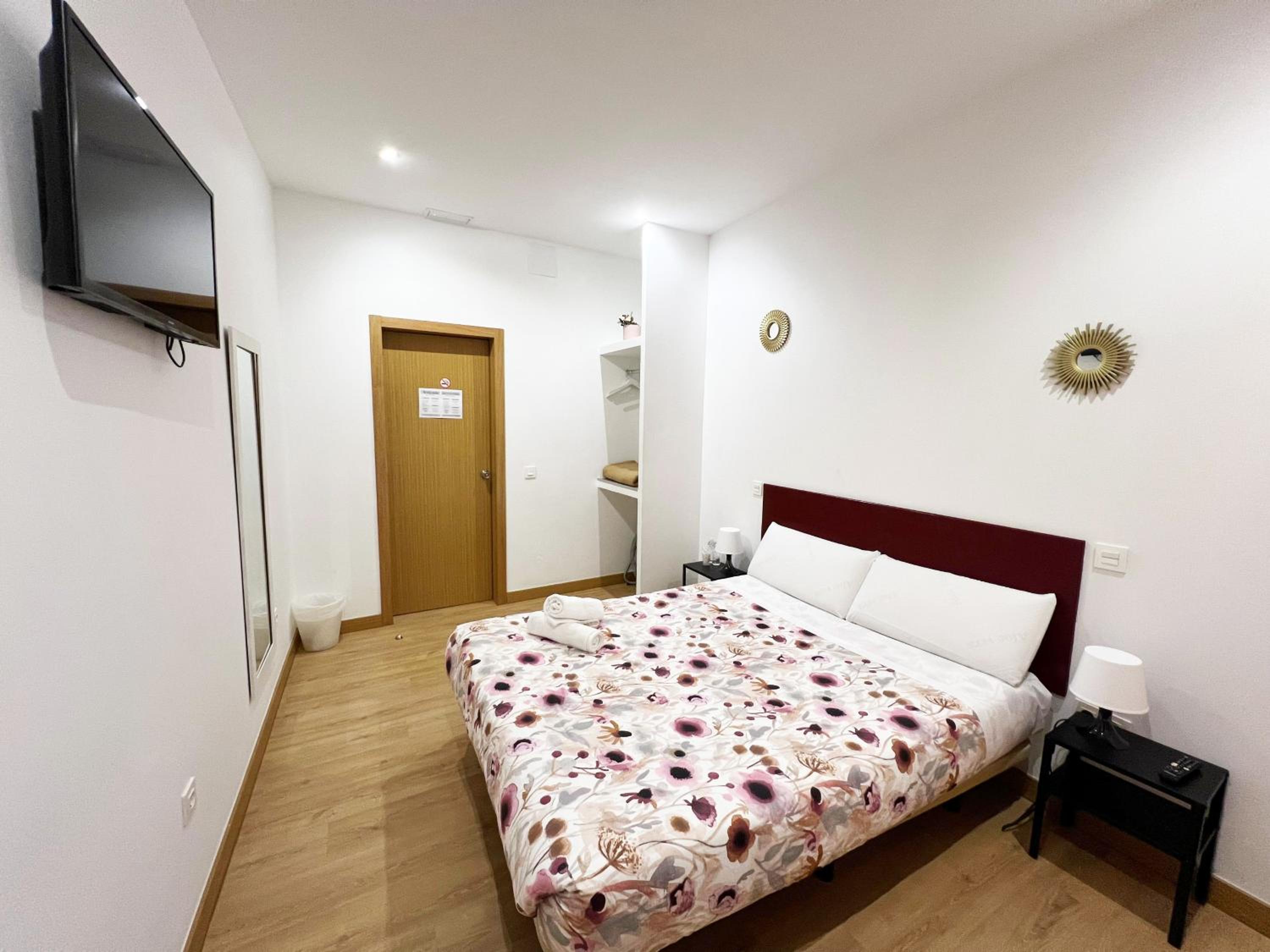Interior Economy Double Room with Shared Bathroom photo 3