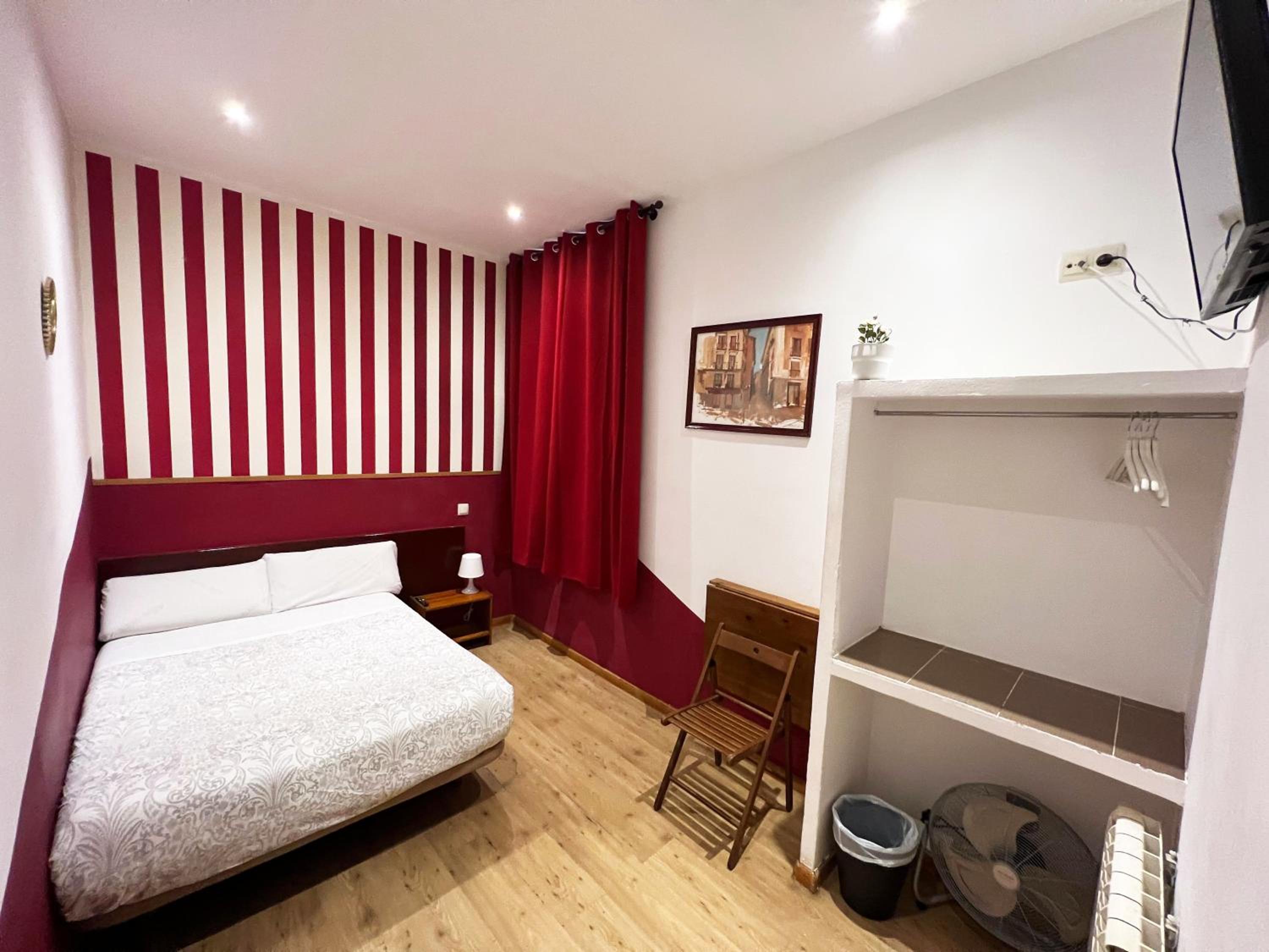 Double Room with Shared Bathroom photo 3