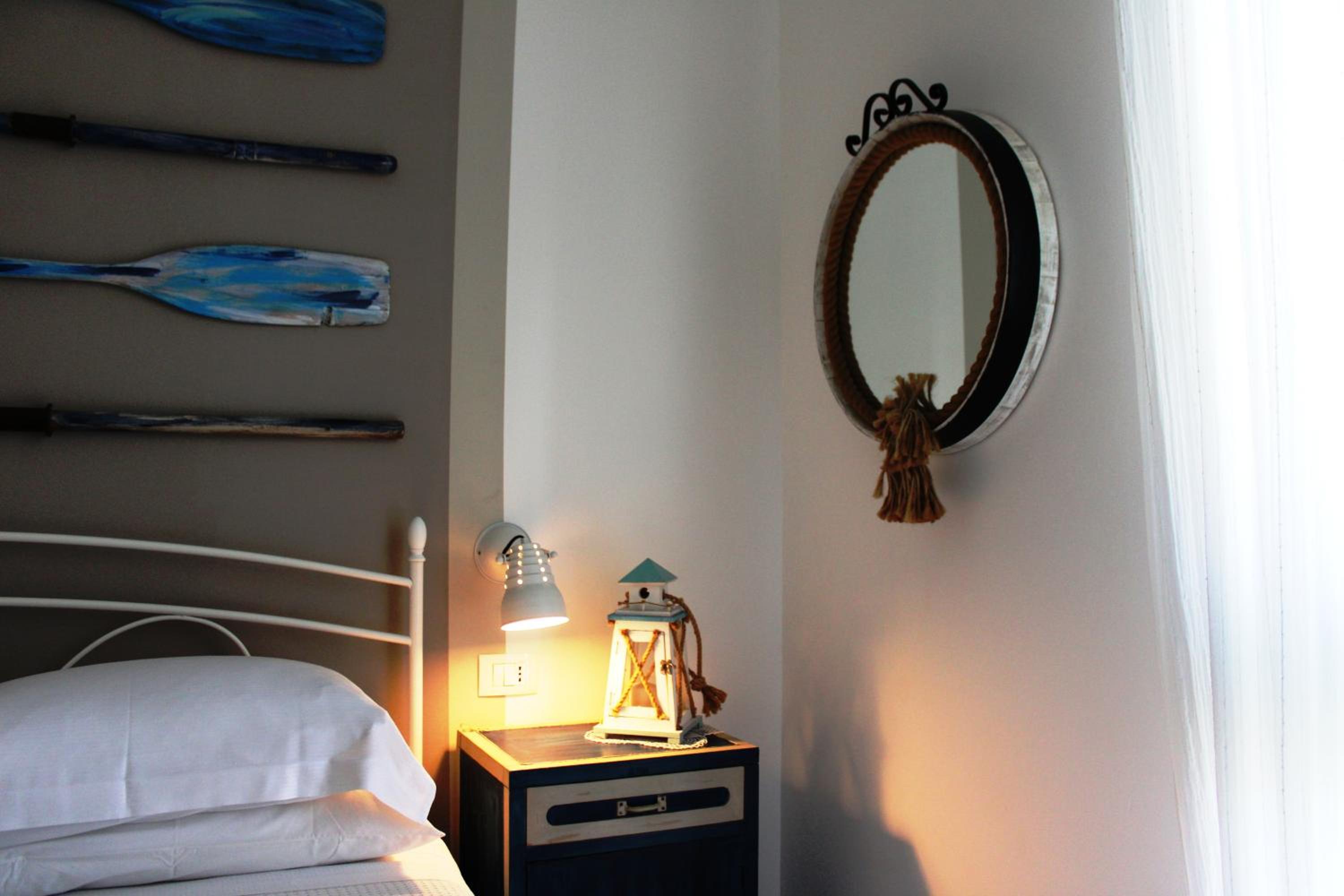 Deluxe Room - Photo 15