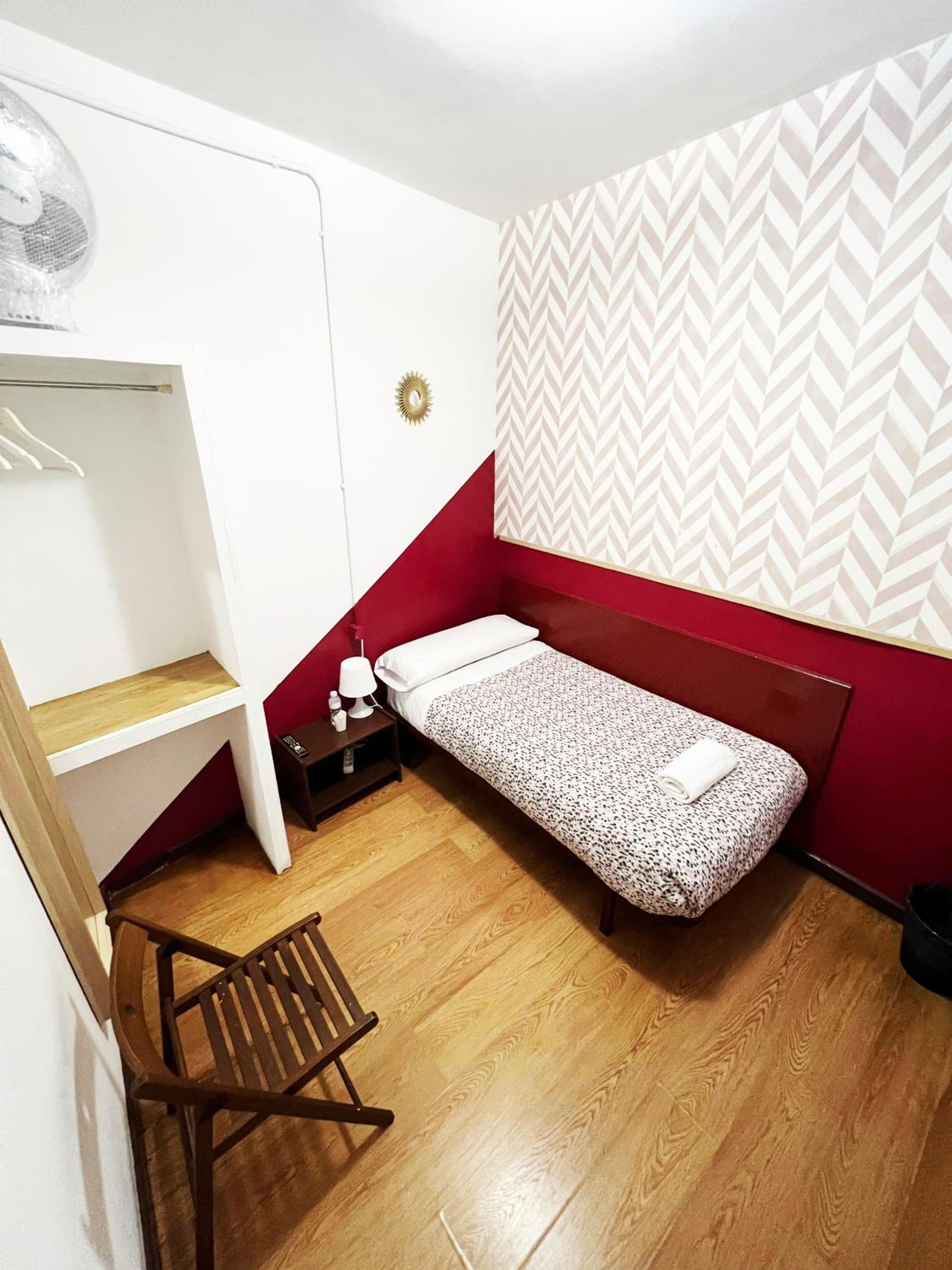 Single Room with Shared Bathroom photo 3