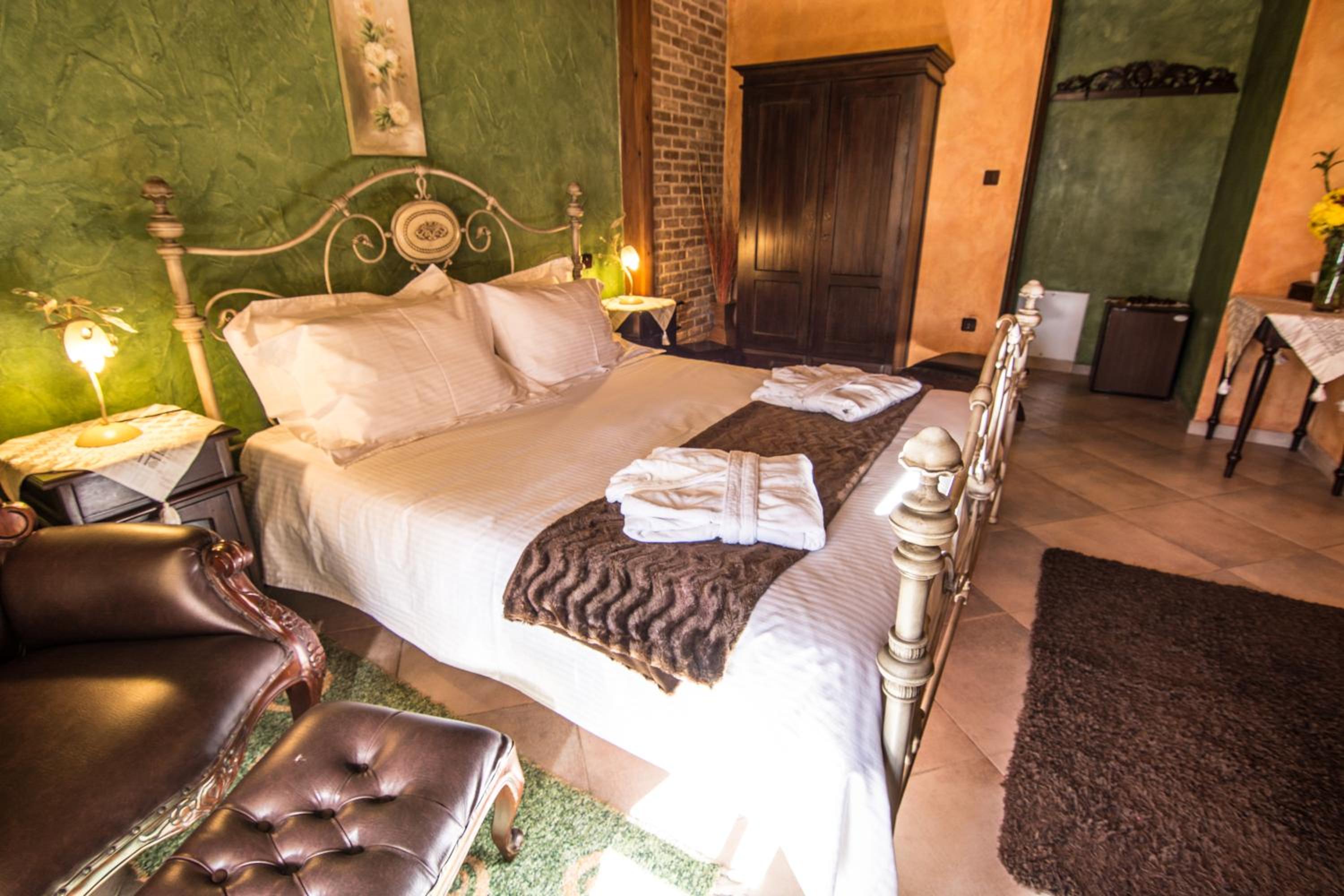 Deluxe Suite with Fireplace photo 3