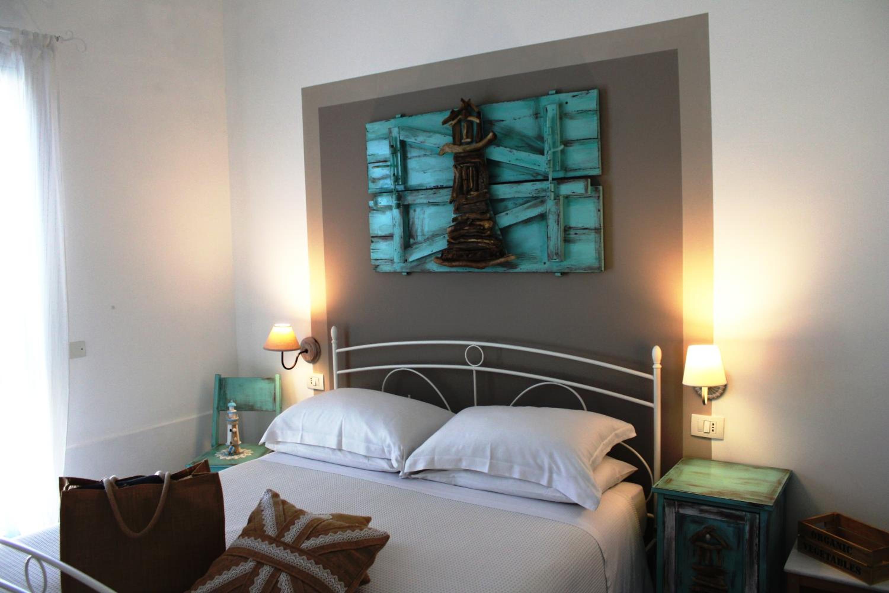Deluxe Room - Photo 20