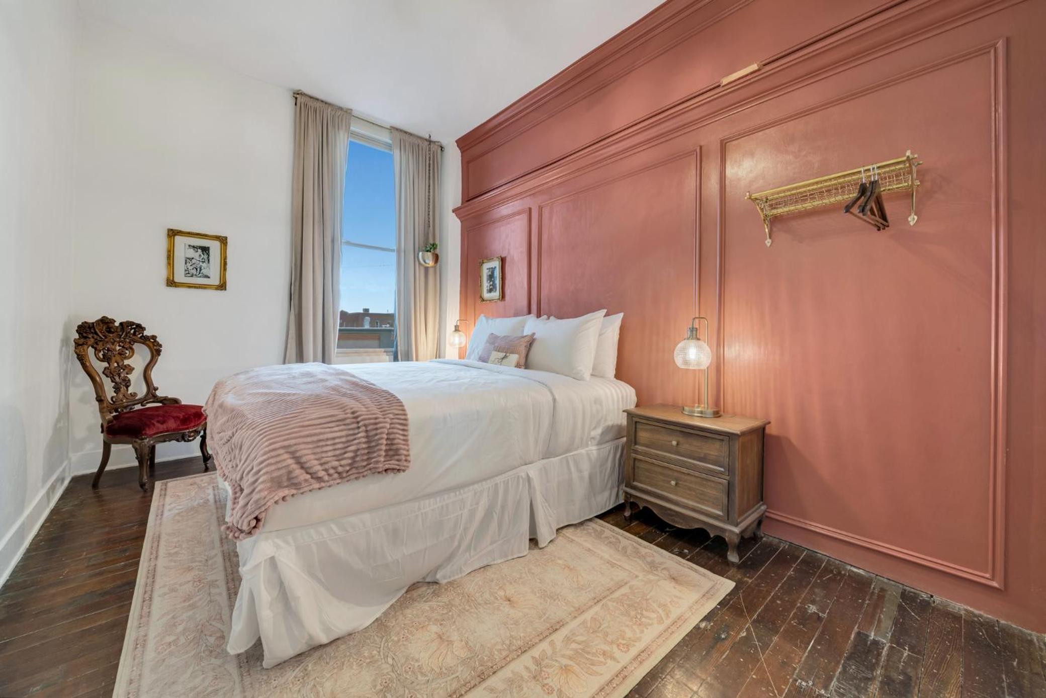 Deluxe Queen Room