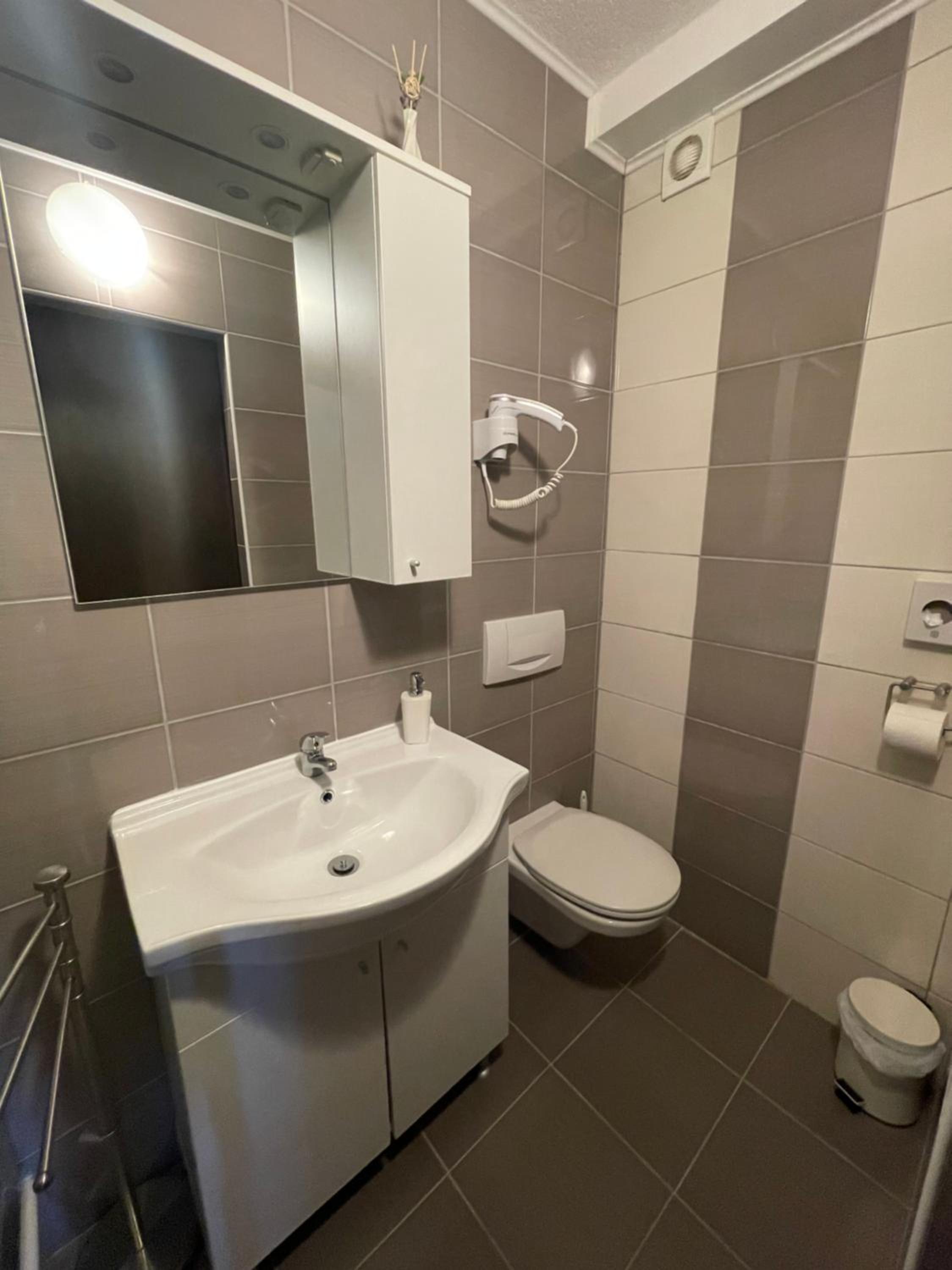 Deluxe Double Room (2 Adults + 1 Child) photo 3