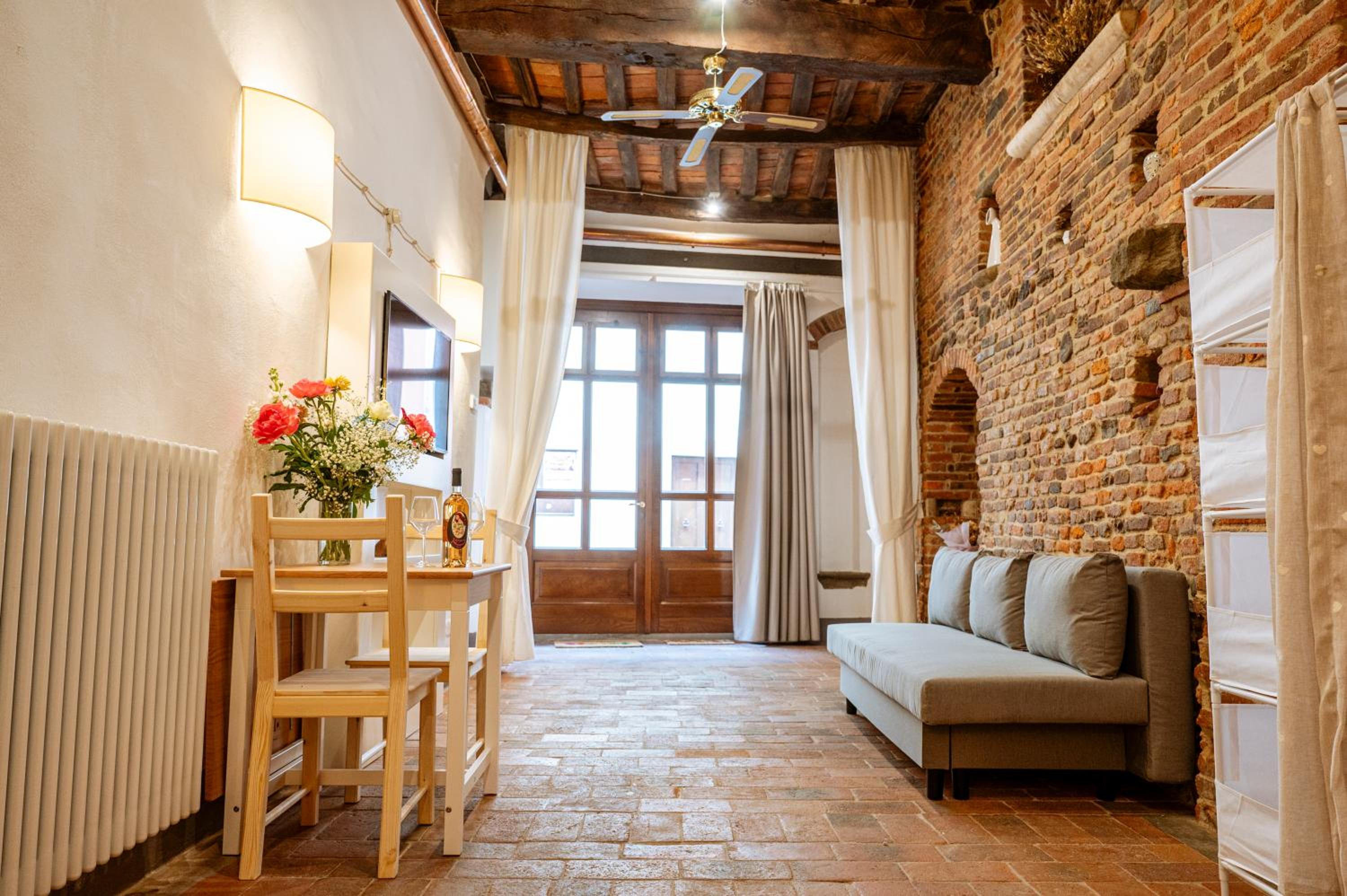 Family Room - Photo 2