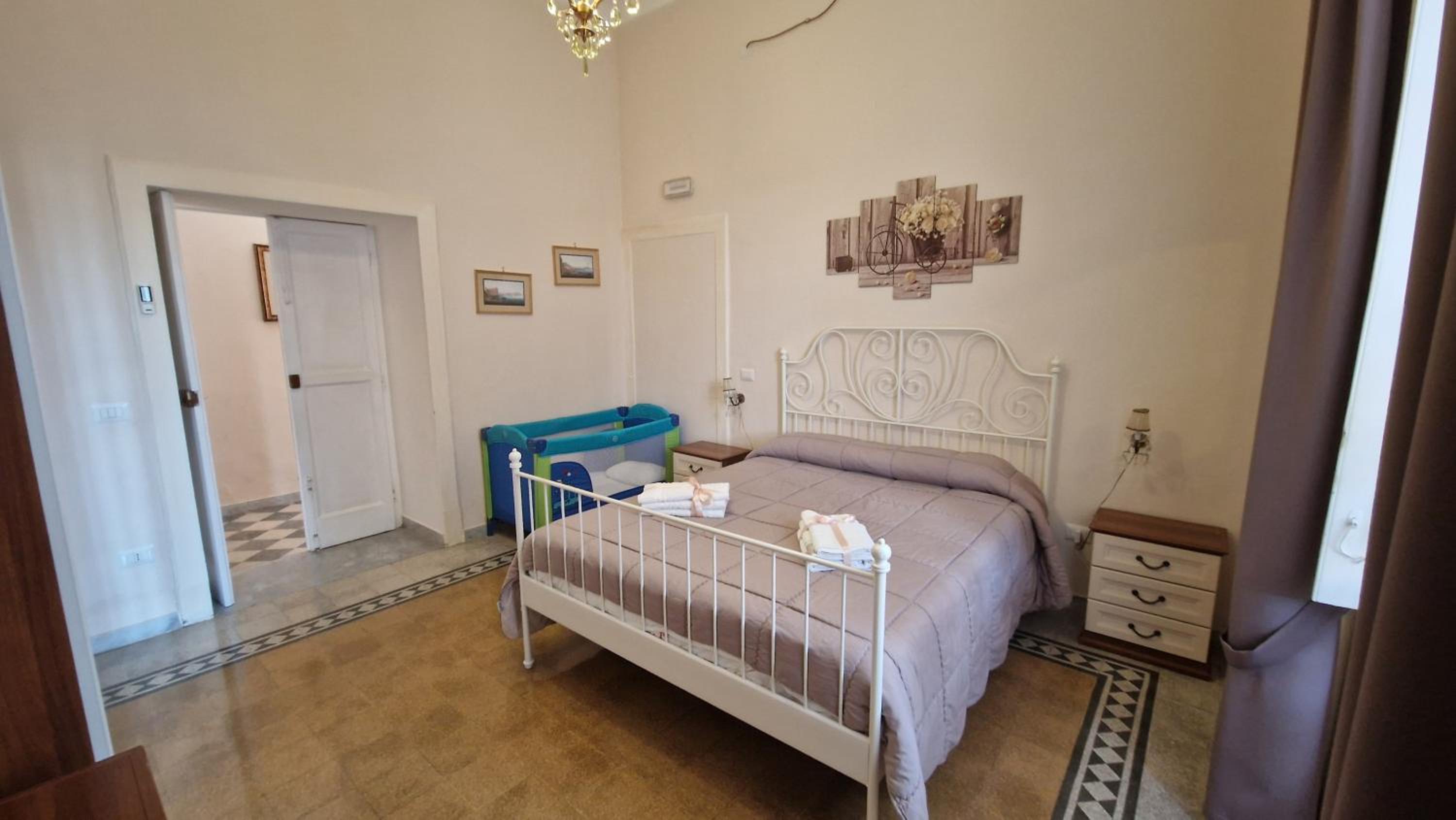 Double Room with Private Bathroom - Photo 11
