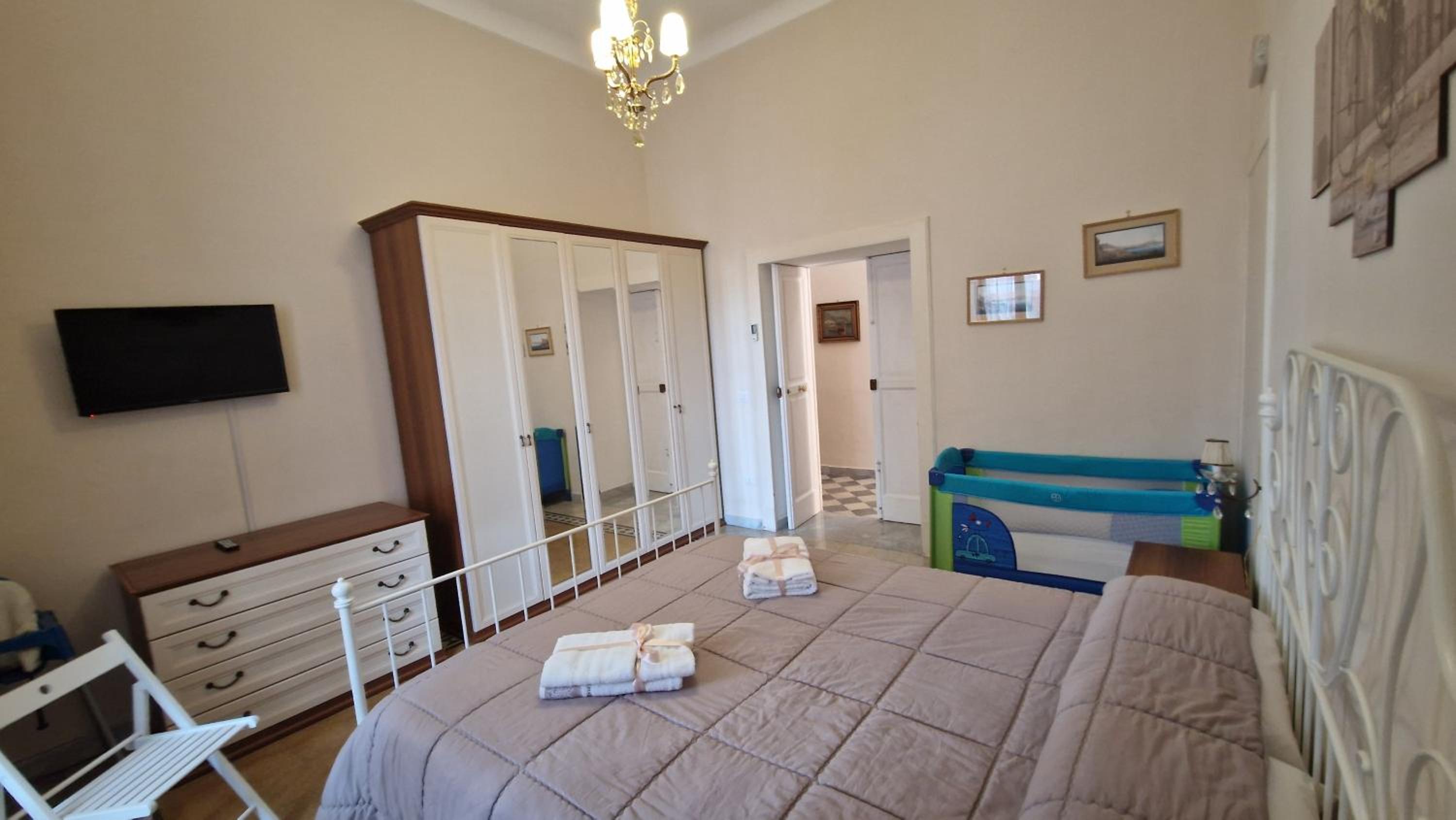 Double Room with Private Bathroom - Photo 12