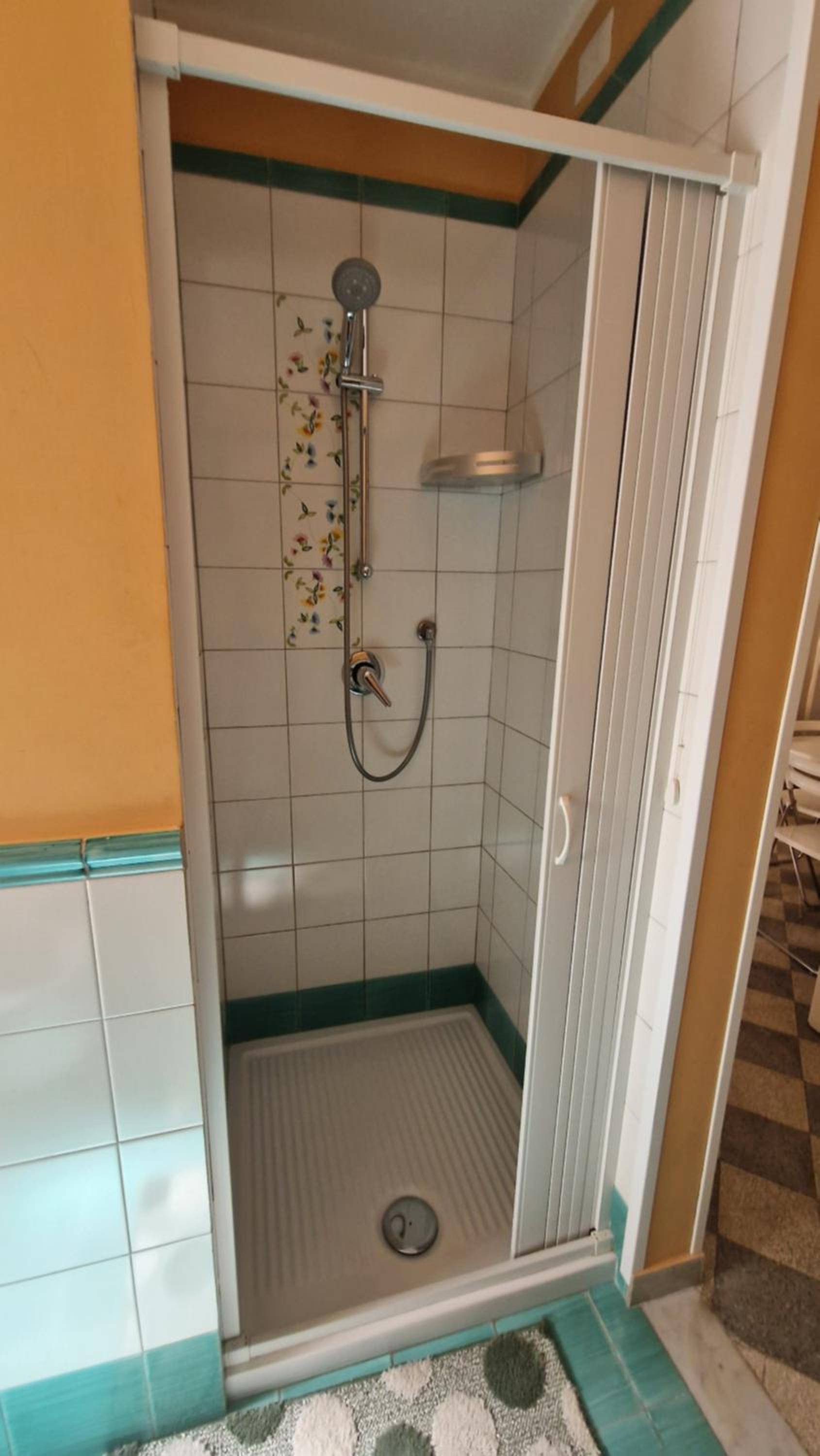 Double Room with Private Bathroom - Photo 4