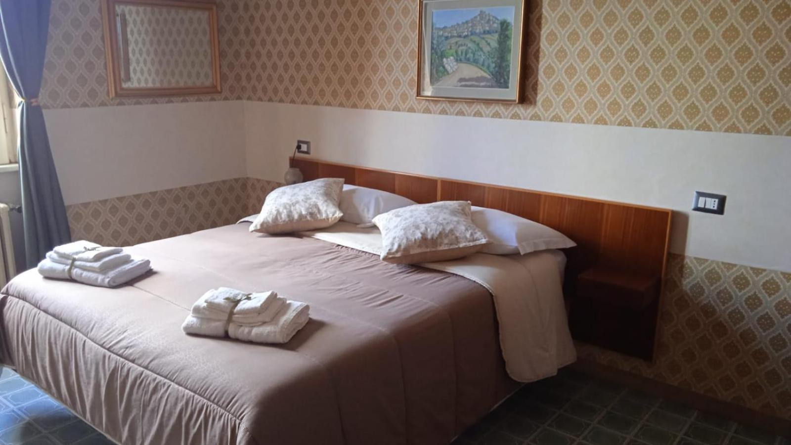 Double Room with Shared Bathroom photo 3