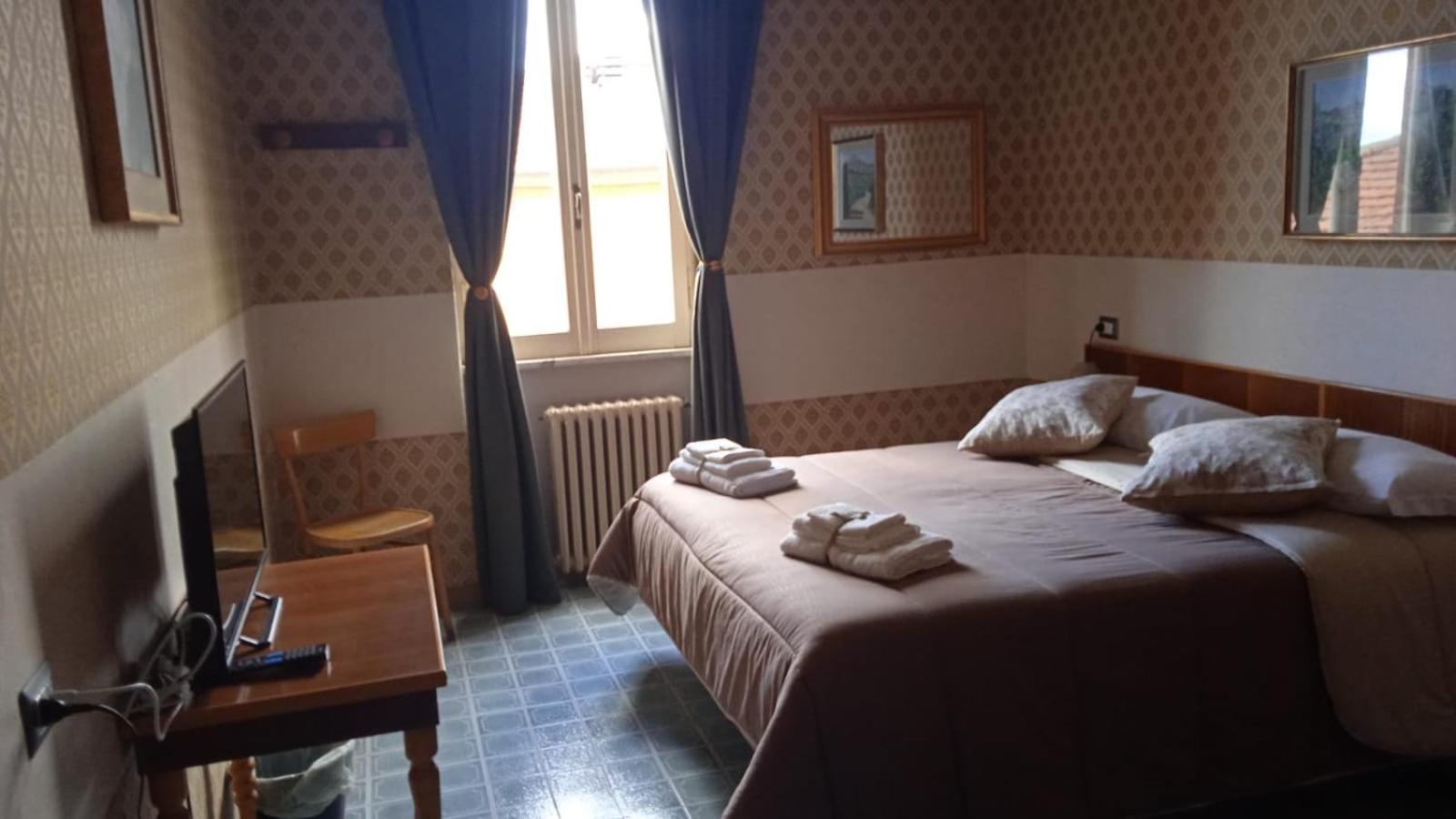 Double Room with Shared Bathroom photo 1