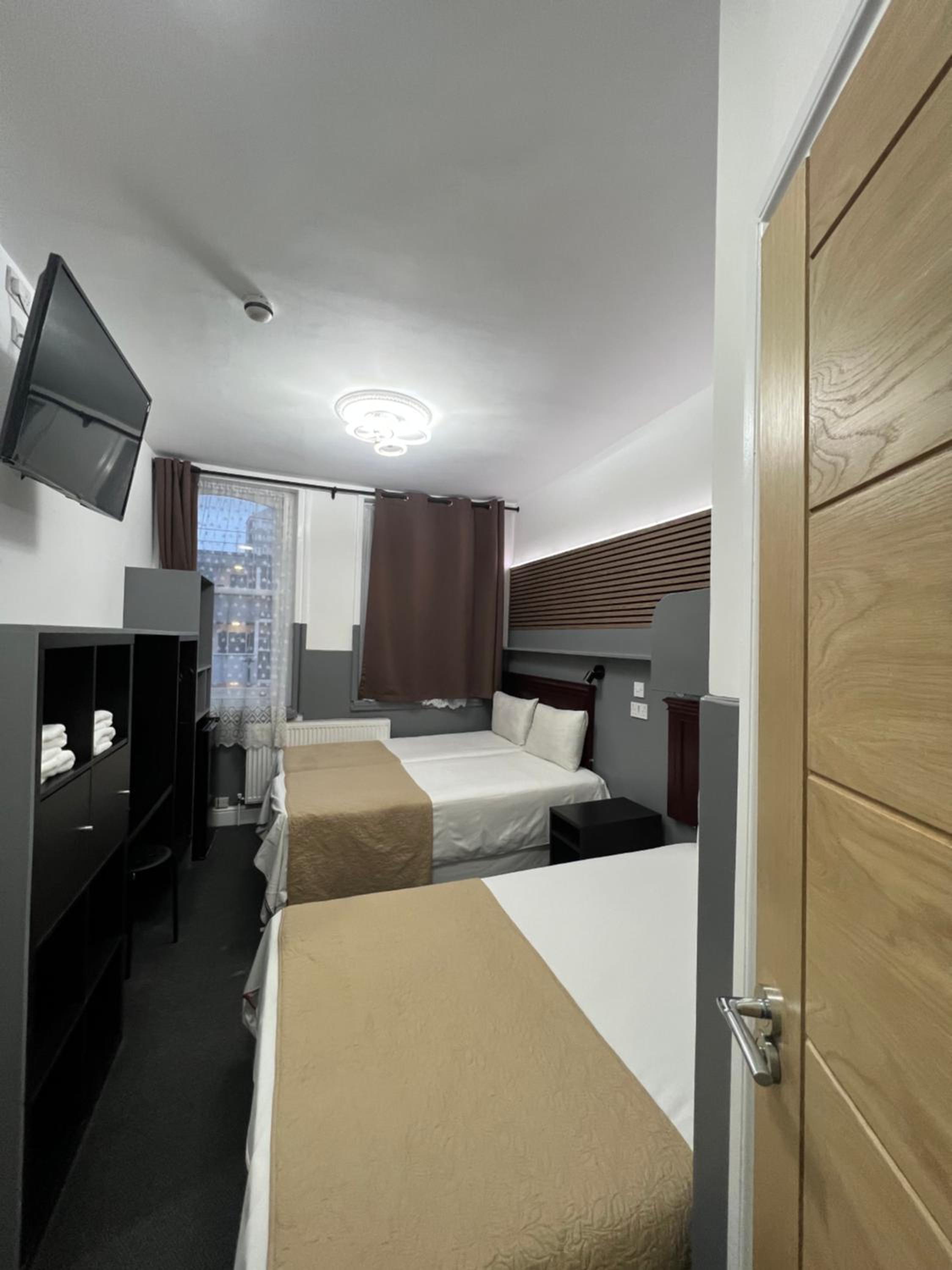 Superior En-Suite photo 1