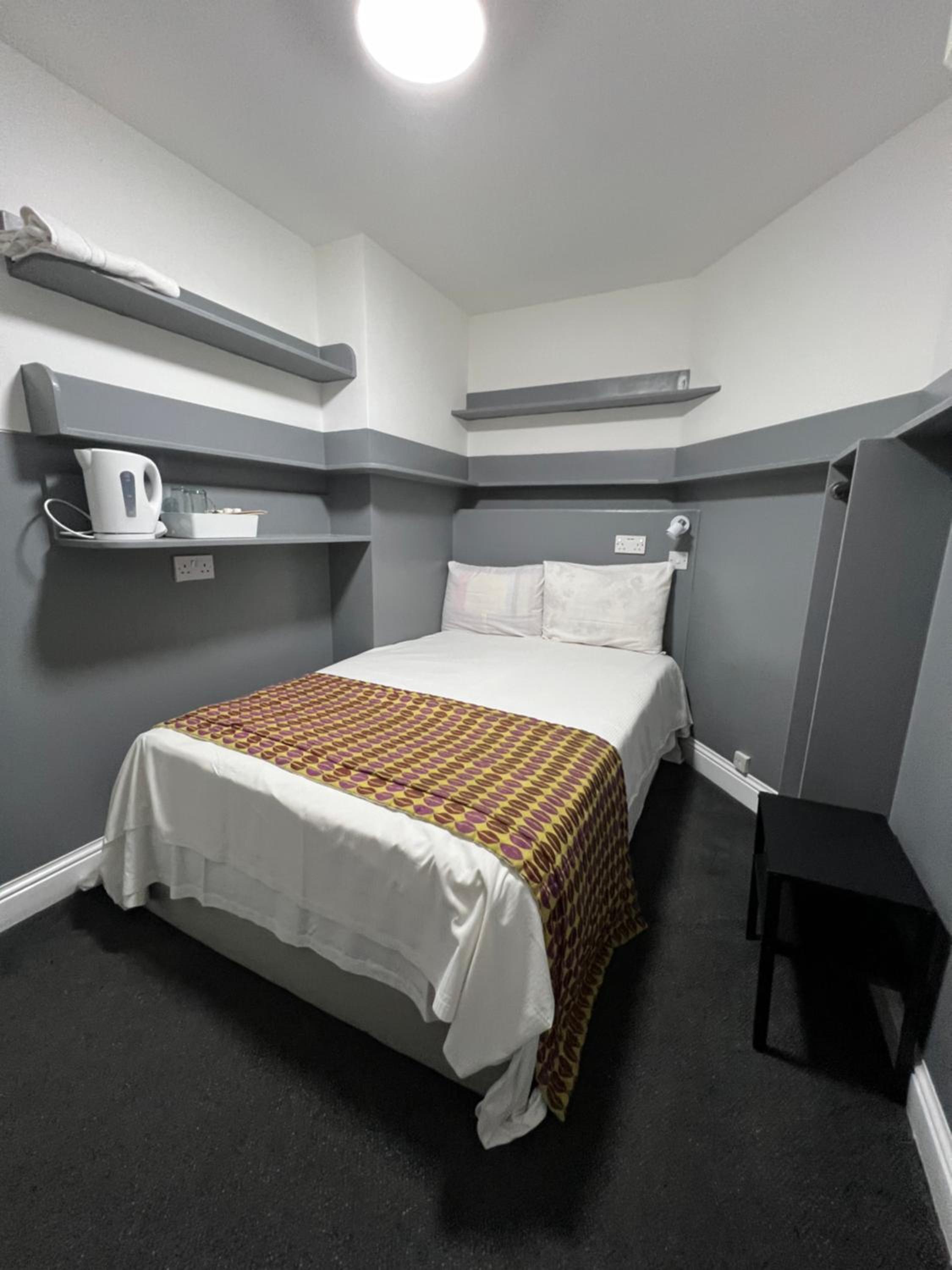 Twin Room with Shared Toilet photo 3