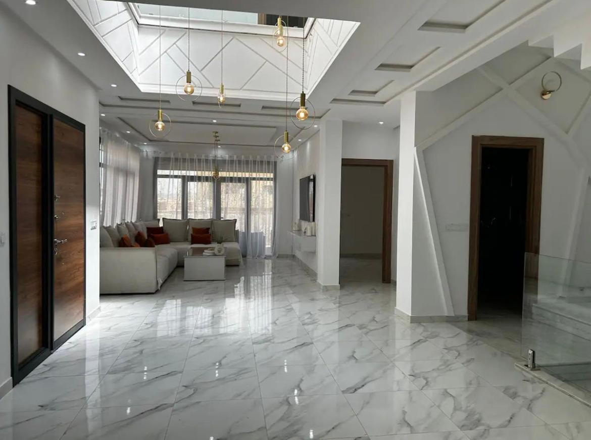 Villa photo 1