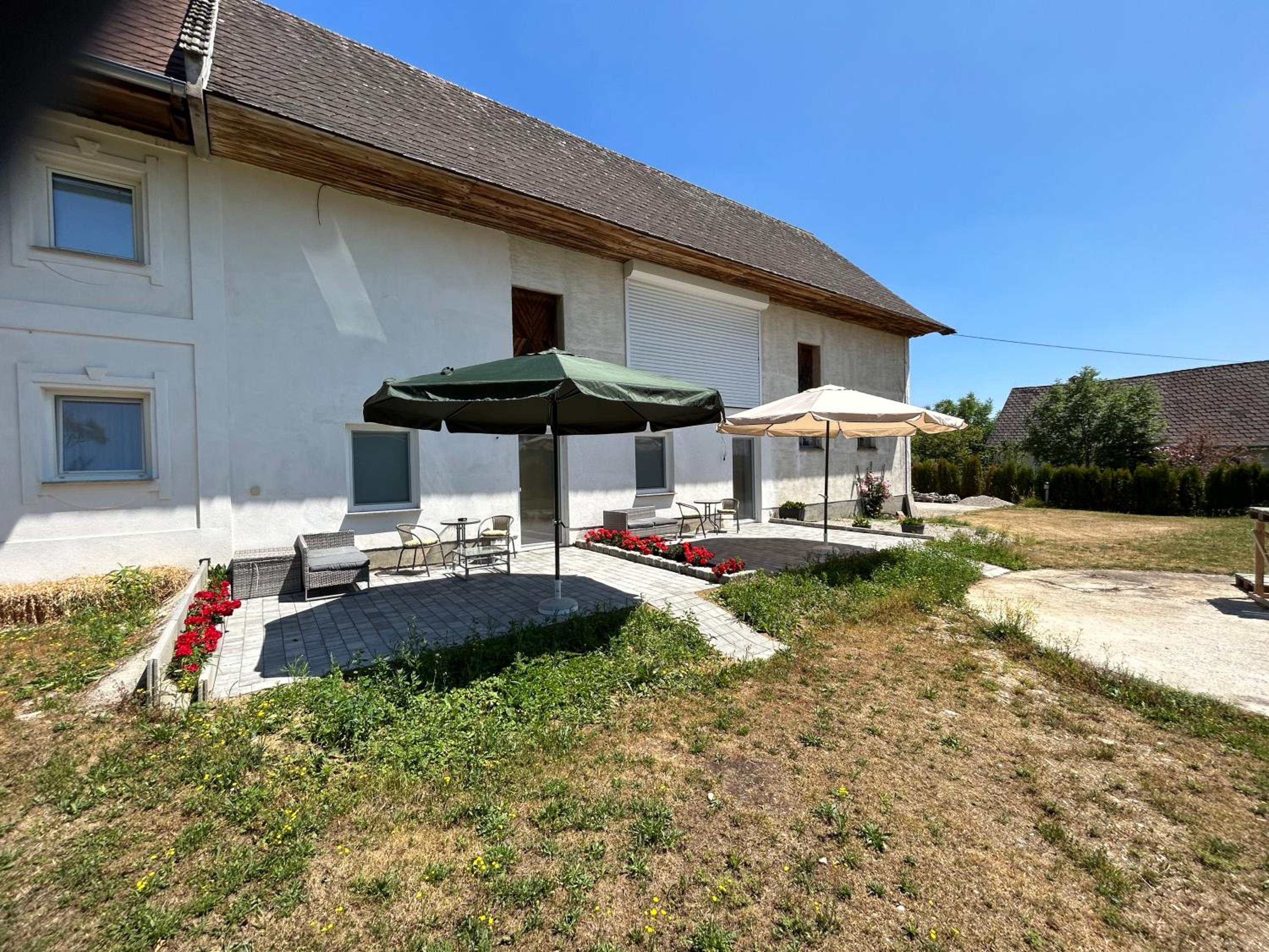 Apartment with Terrace - Photo 19