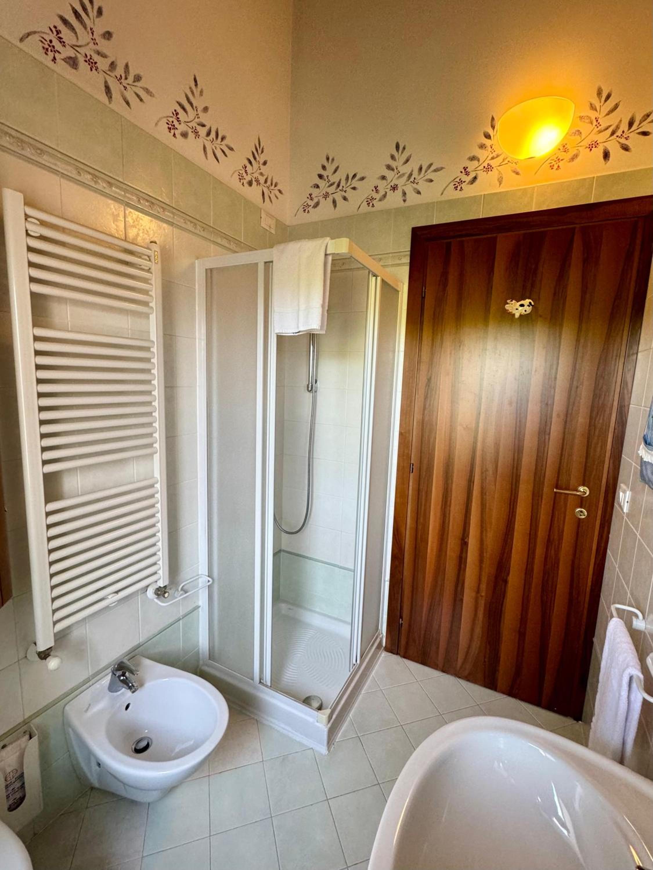 Single Room with Private Bathroom photo 3