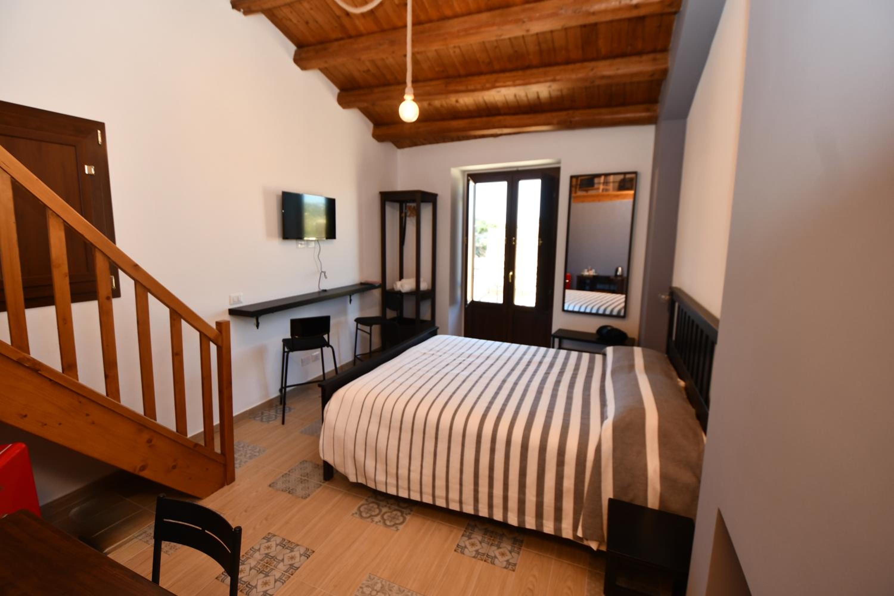 Large Double Room photo 1