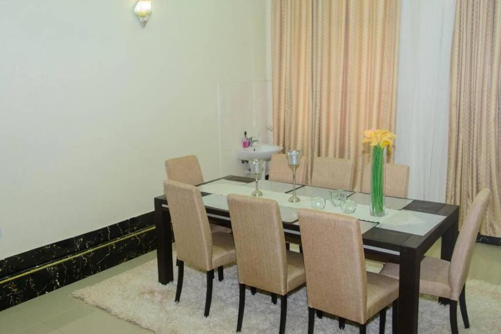 One-Bedroom Apartment photo 2