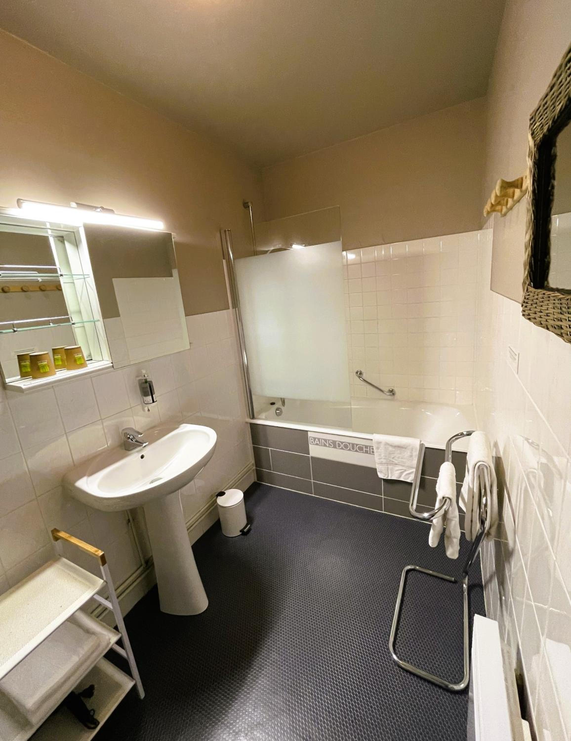 Standard Triple Room - Photo 2