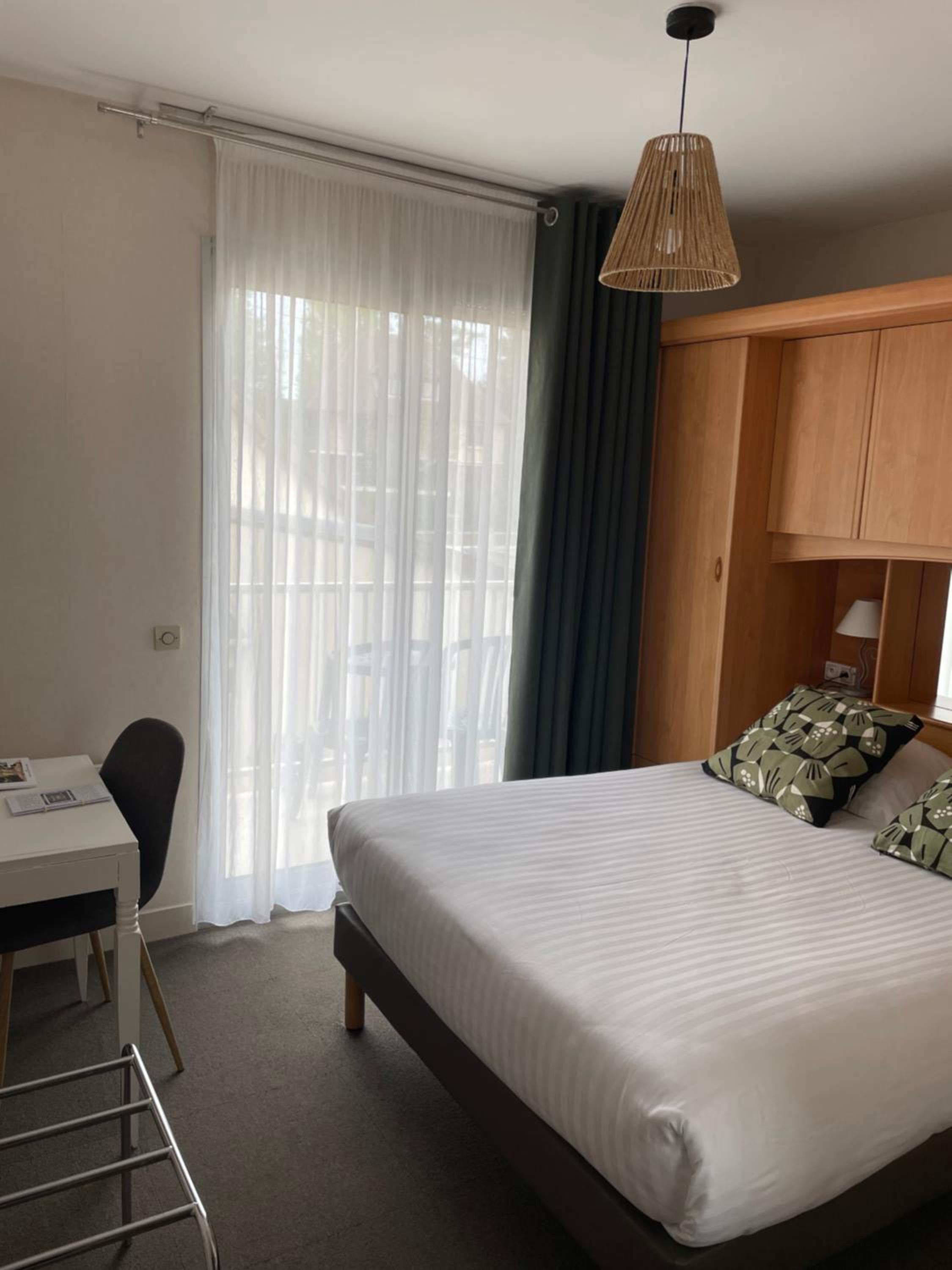 Standard Double Room - Photo 3