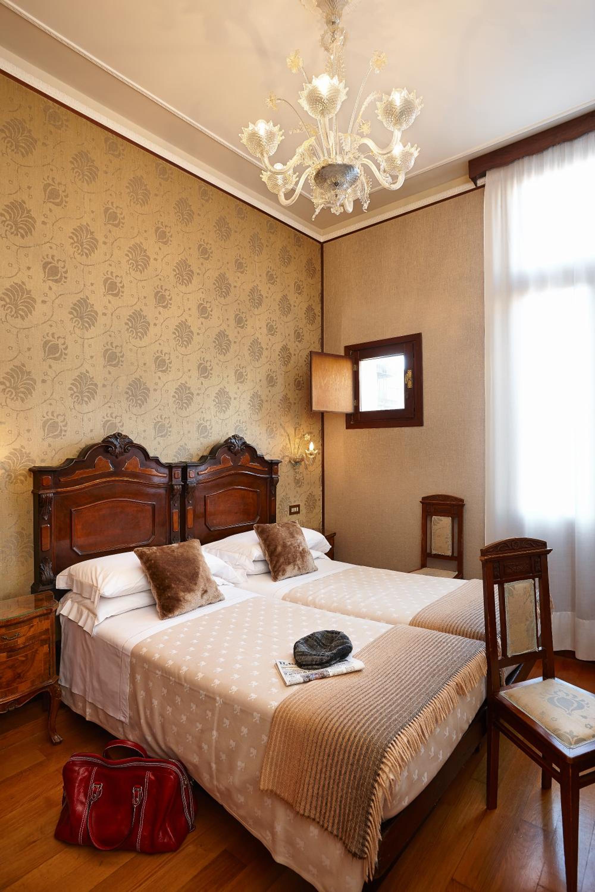 Classic Double or Twin Room - Photo 4